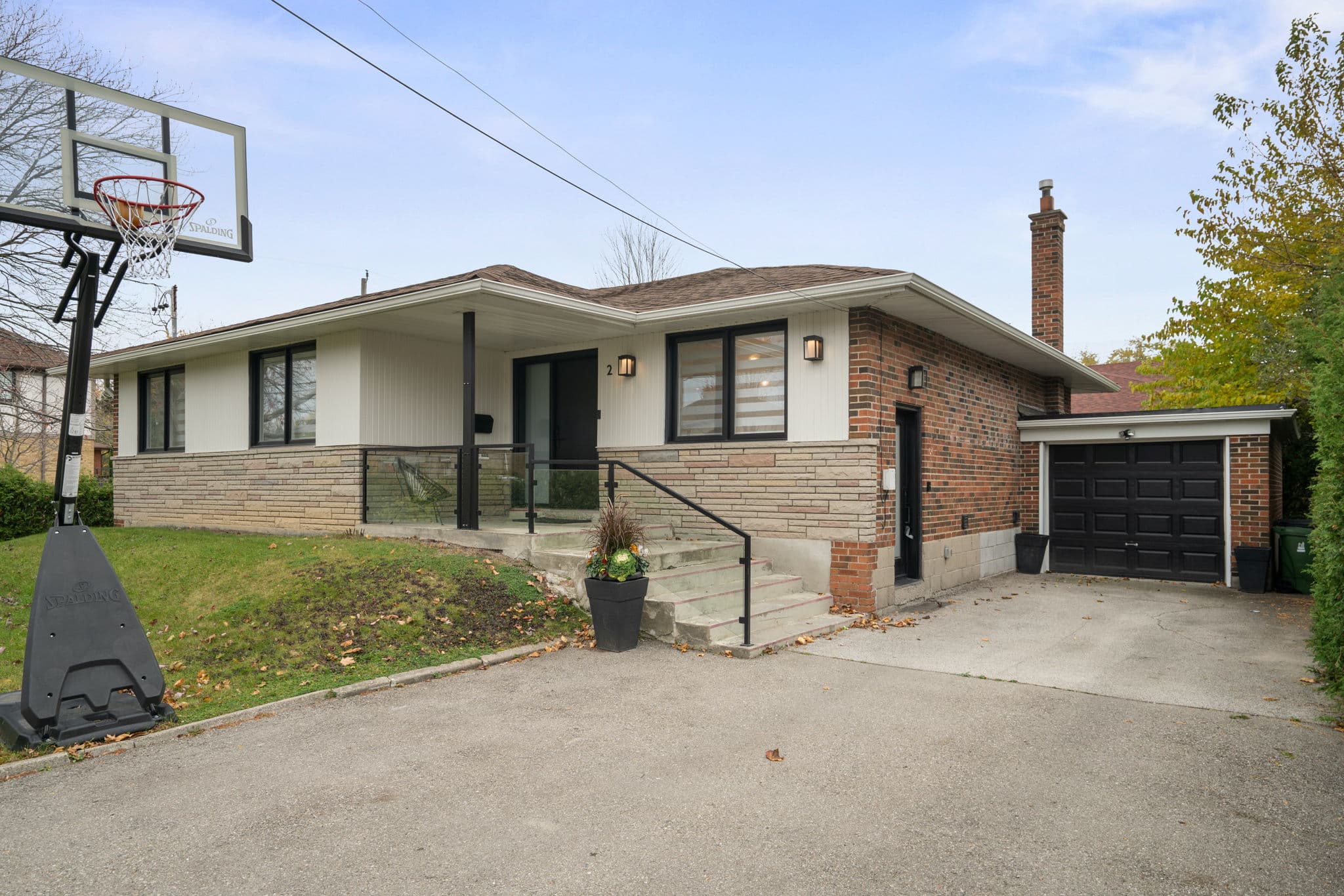 2 Josephine Rd Toronto, ON M3H 3G3