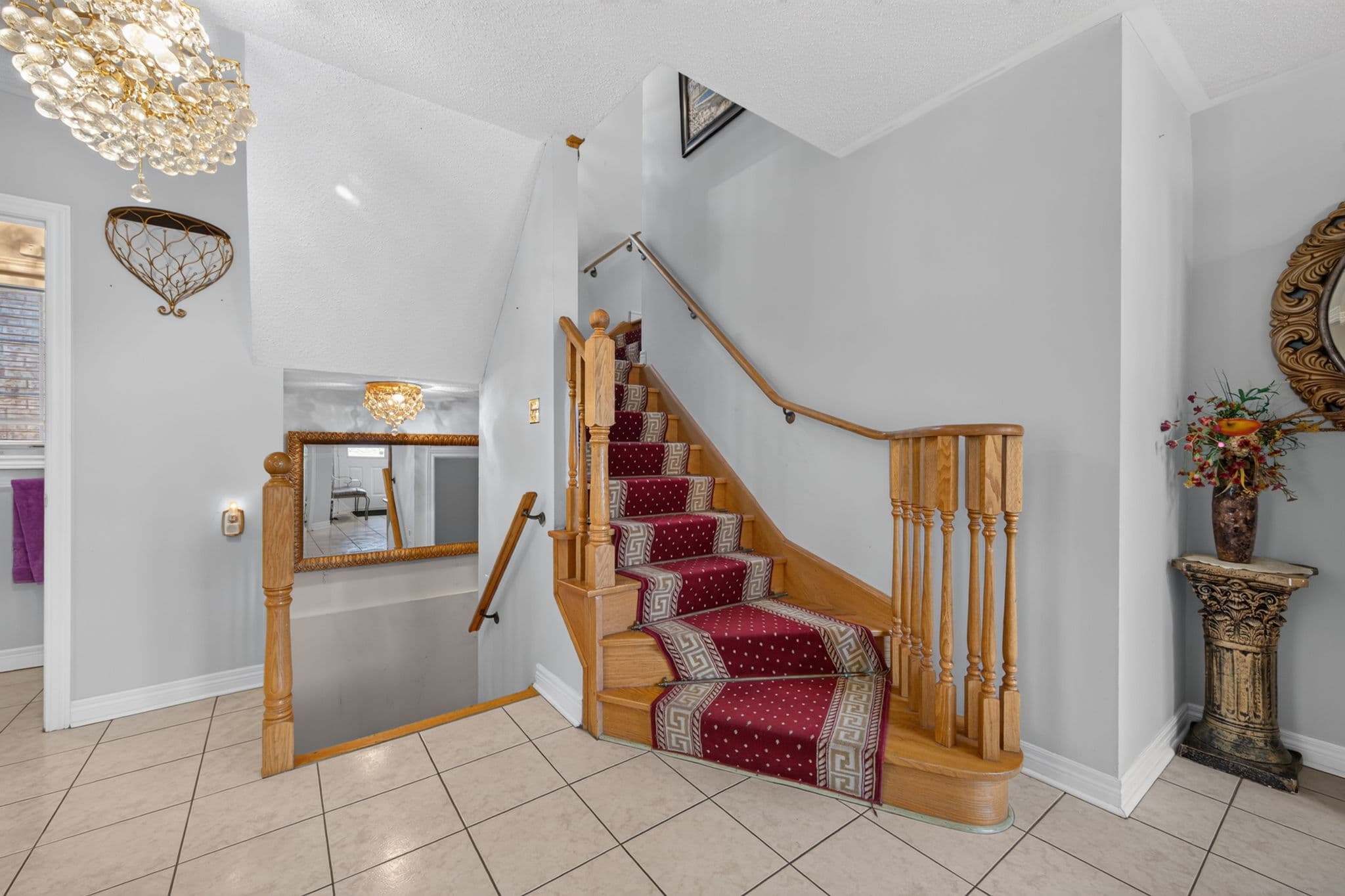 2 Ludford Dr Richmond Hill, ON L4B 4H6