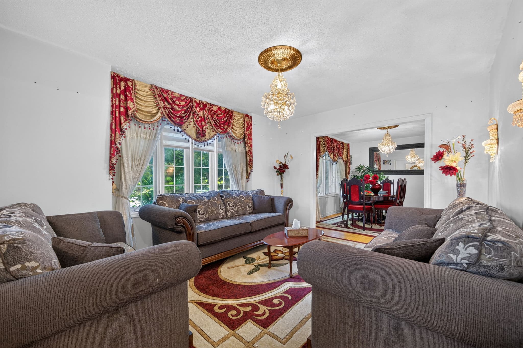 2 Ludford Dr Richmond Hill, ON L4B 4H6