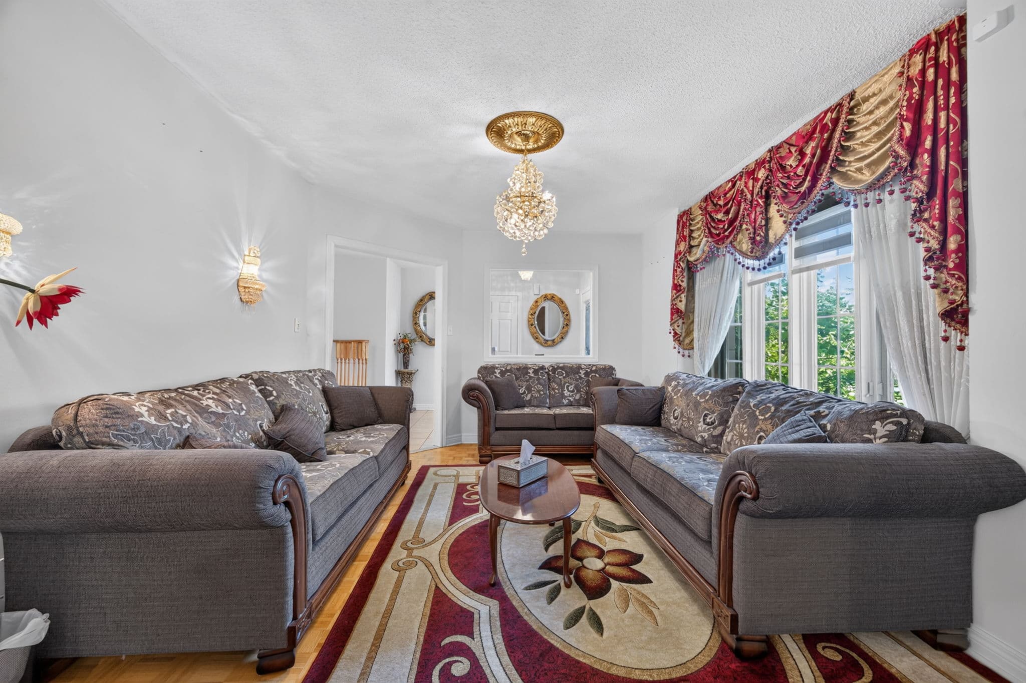 2 Ludford Dr Richmond Hill, ON L4B 4H6