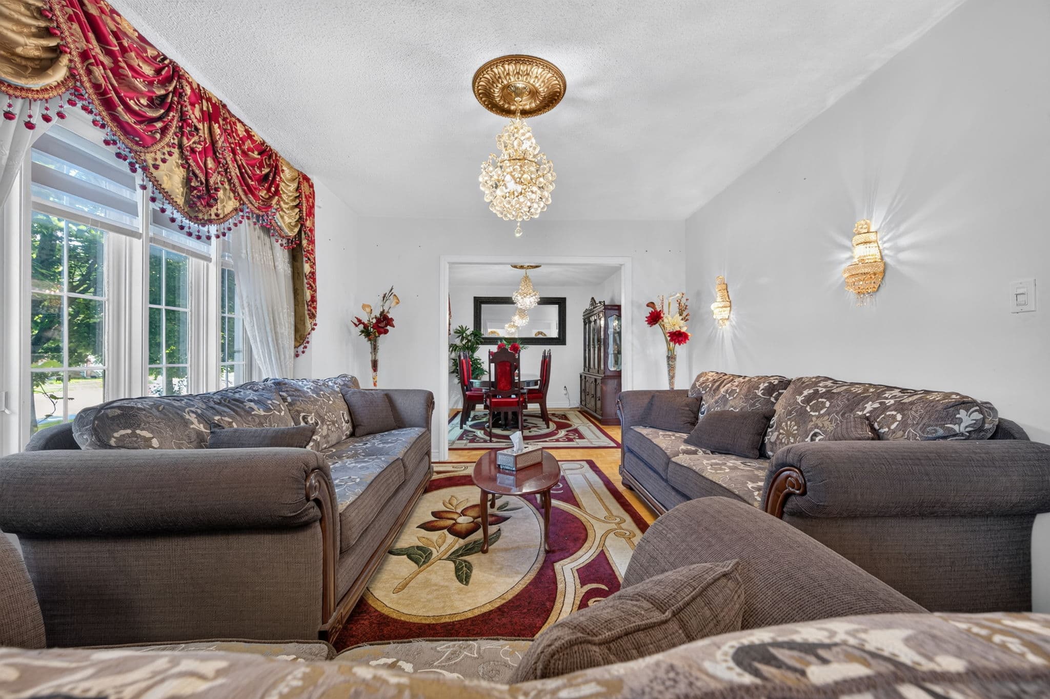 2 Ludford Dr Richmond Hill, ON L4B 4H6