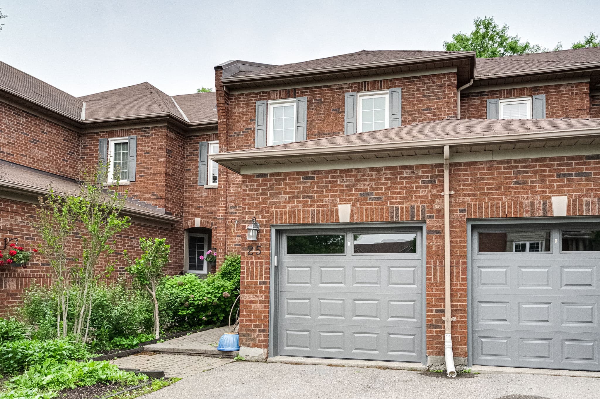 2 Mary Gapper Crescent Unit 25 Richmond Hill, ON L4C 0J4
