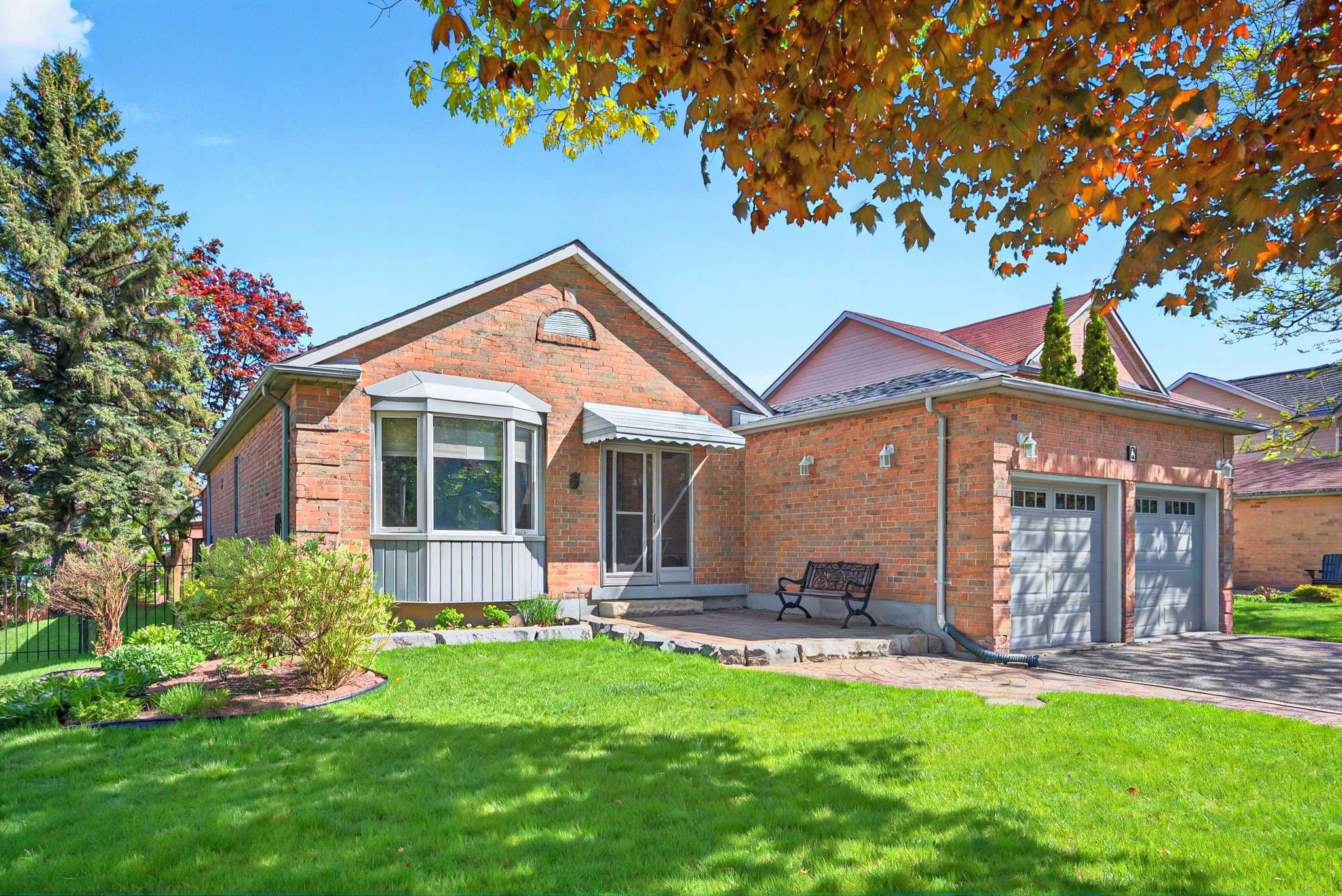 2 Milgate Pl Aurora, ON L4G 5R2
