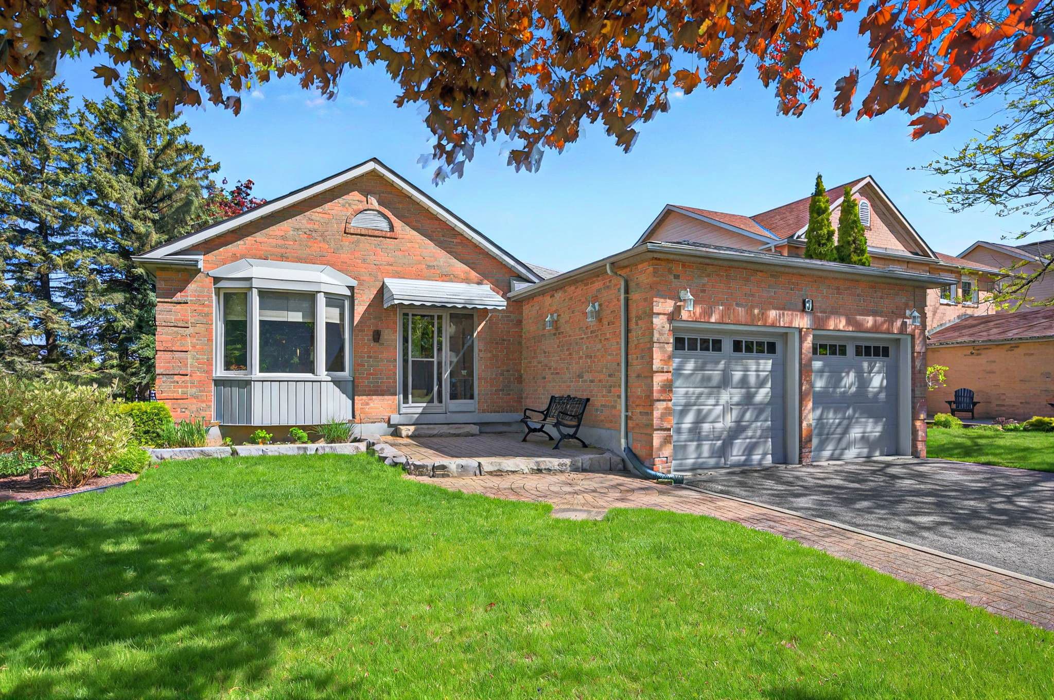 2 Milgate Pl Aurora, ON L4G 5R2