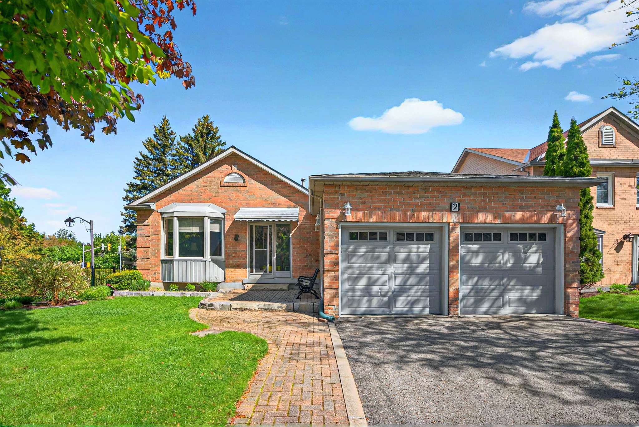 2 Milgate Pl Aurora, ON L4G 5R2
