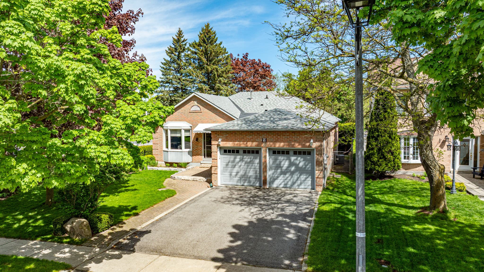 2 Milgate Pl Aurora, ON L4G 5R2