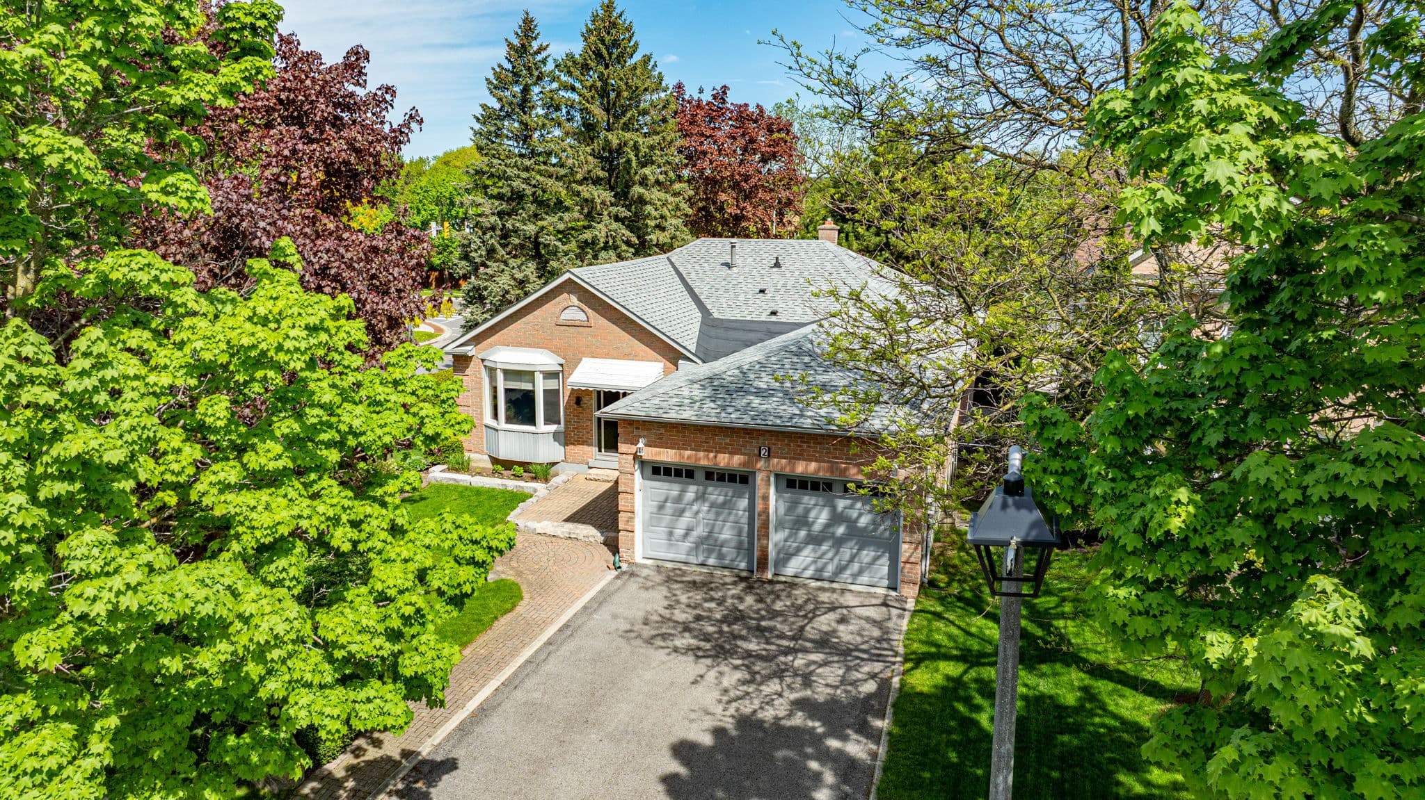 2 Milgate Pl Aurora, ON L4G 5R2