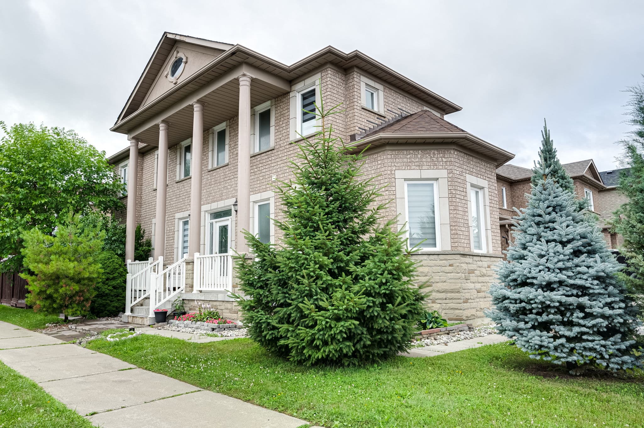 2 Reindeer Crescent Vaughan, ON L4H 2E9