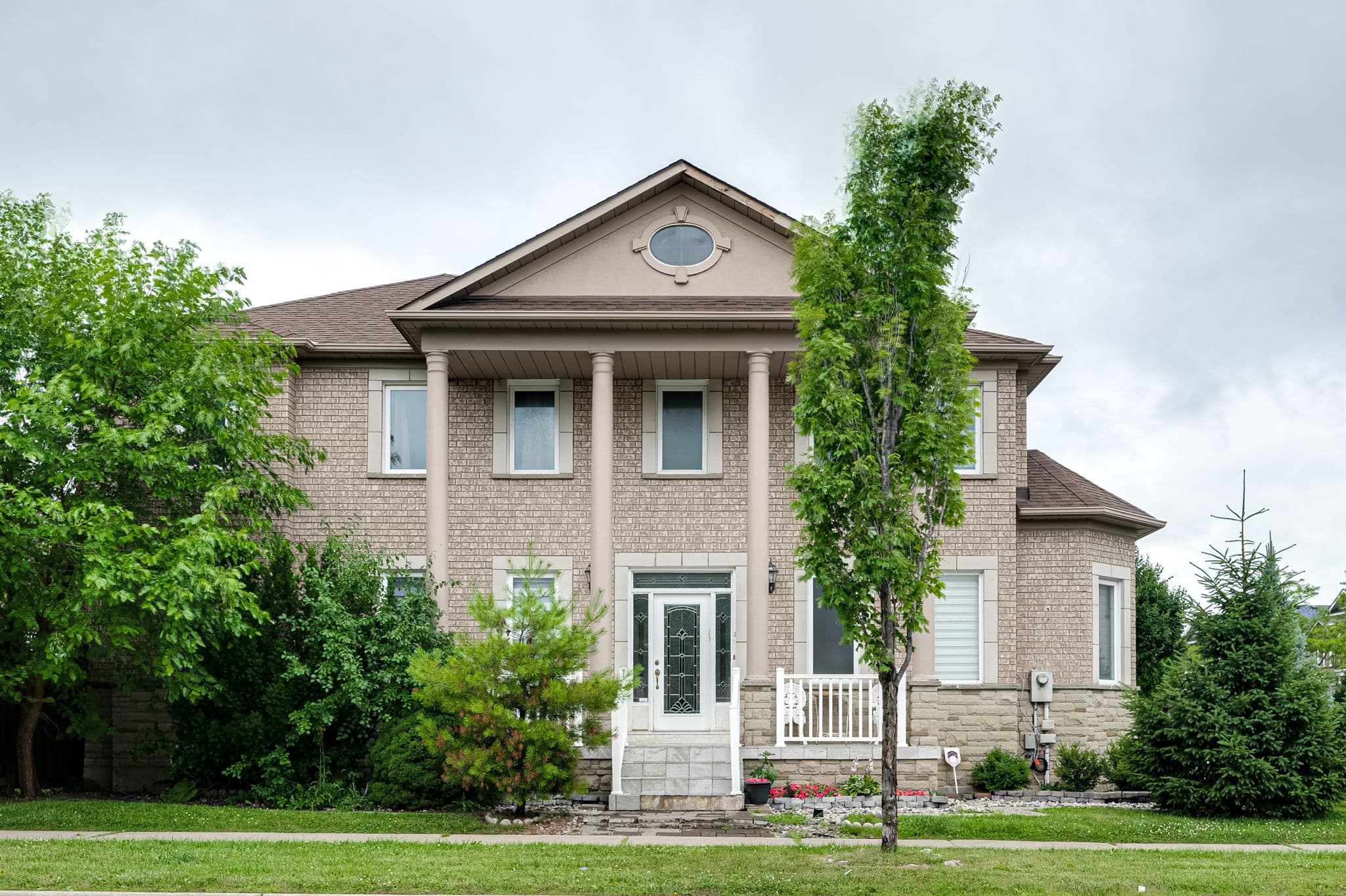 2 Reindeer Crescent Vaughan, ON L4H 2E9