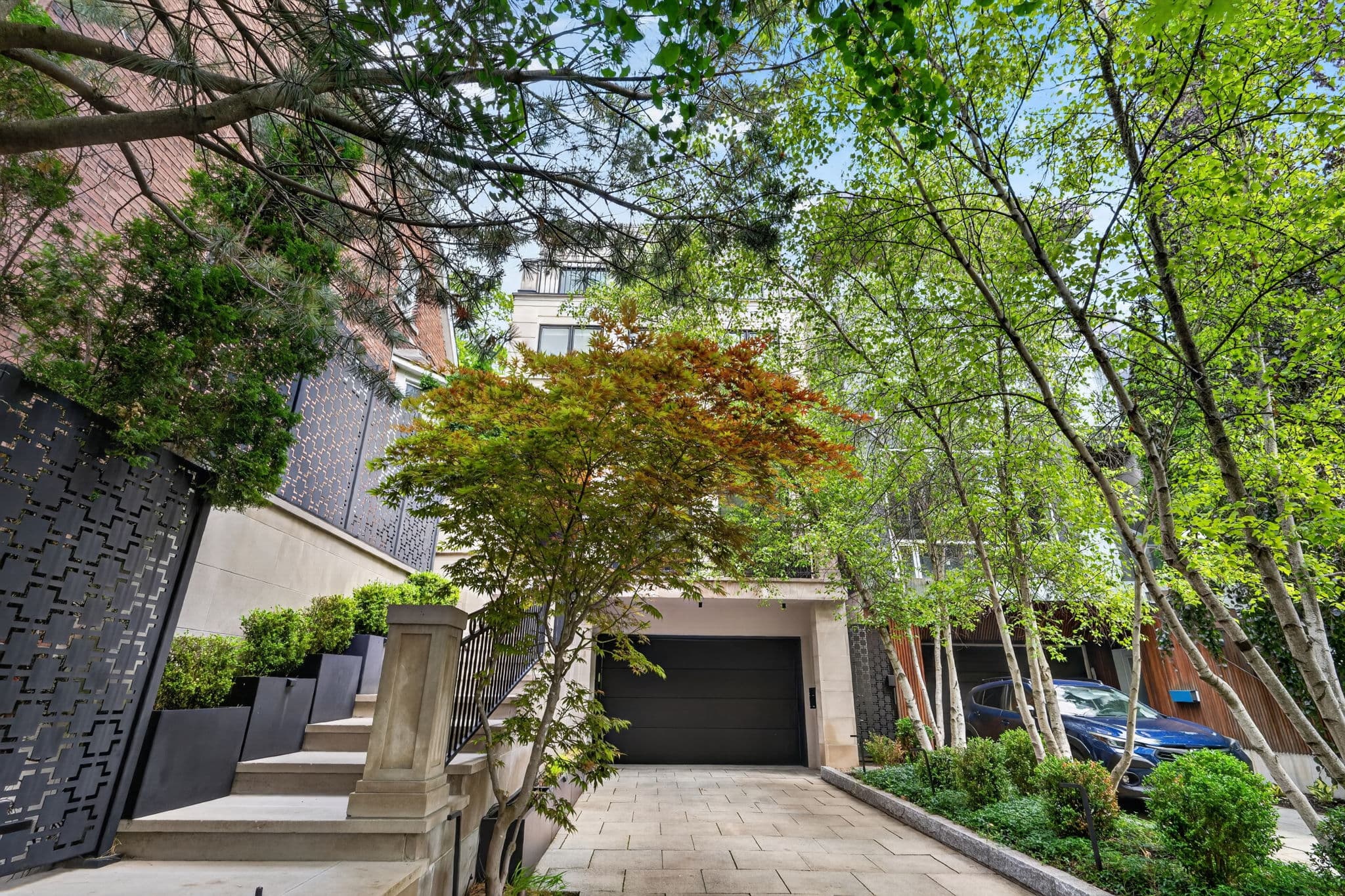 20 B Woodlawn Ave W Toronto, ON M4V 1G7
