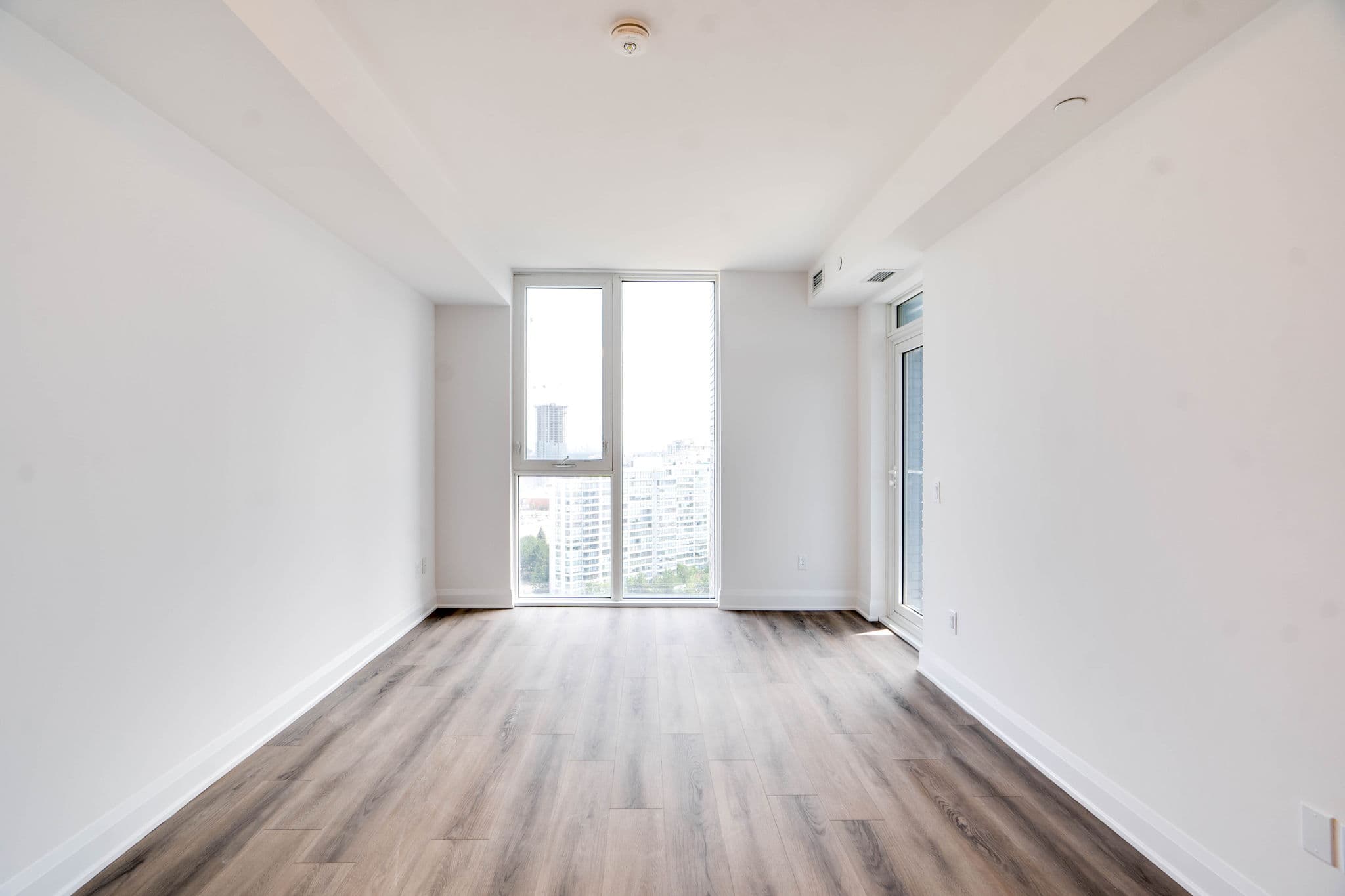 20 Gatineau Dr Unit 1703 Vaughan, ON L4J 0L3