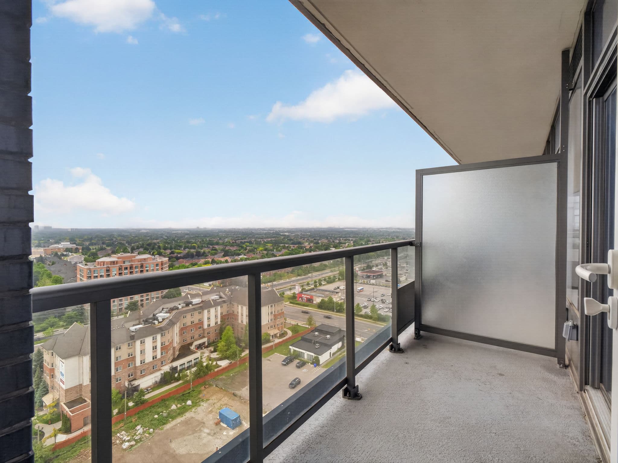 20 Gatineau Dr Vaughan, ON L4J 0L3