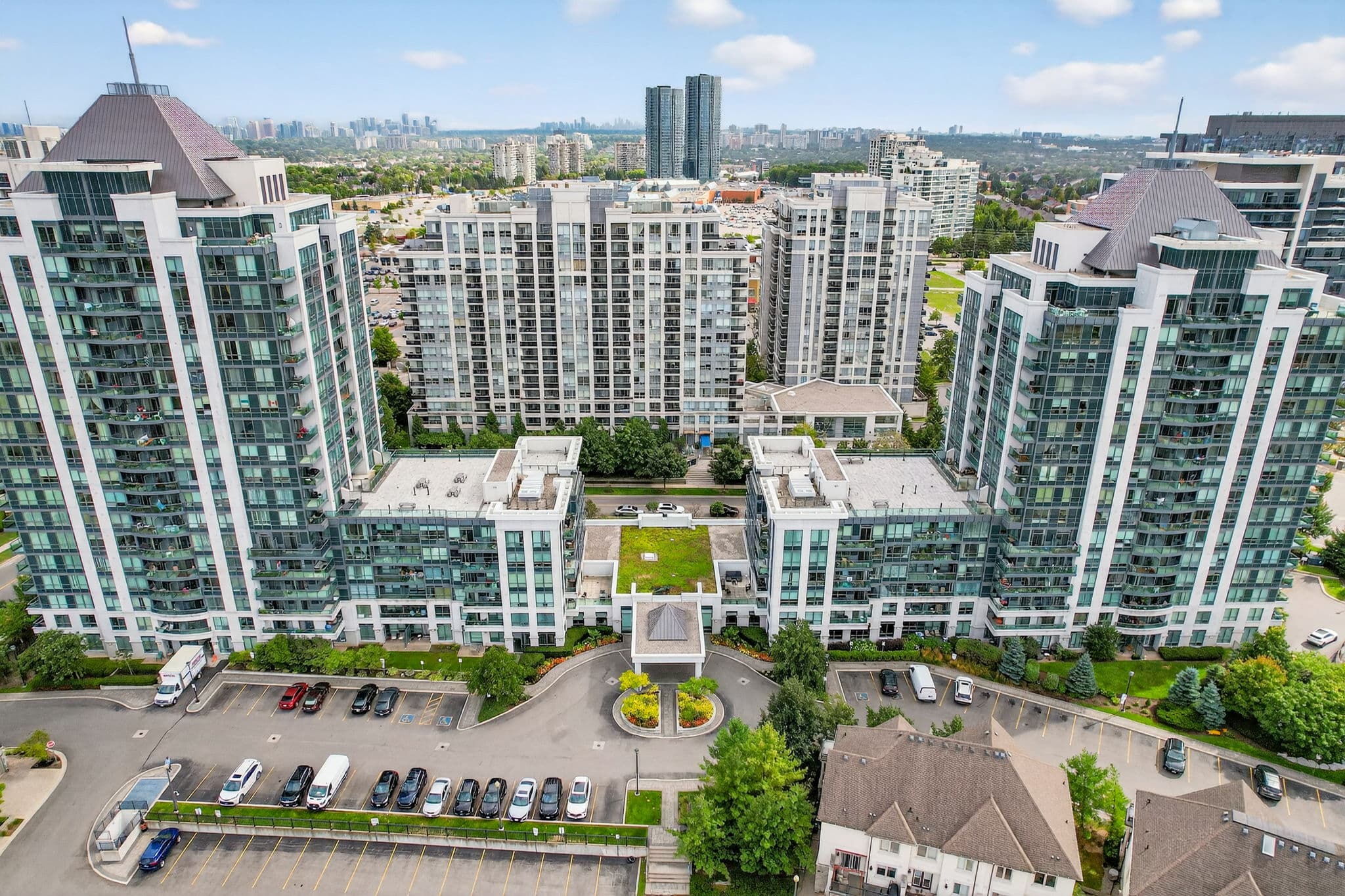 20 N Park Rd Unit 414 Vaughan, ON L4J 0G7