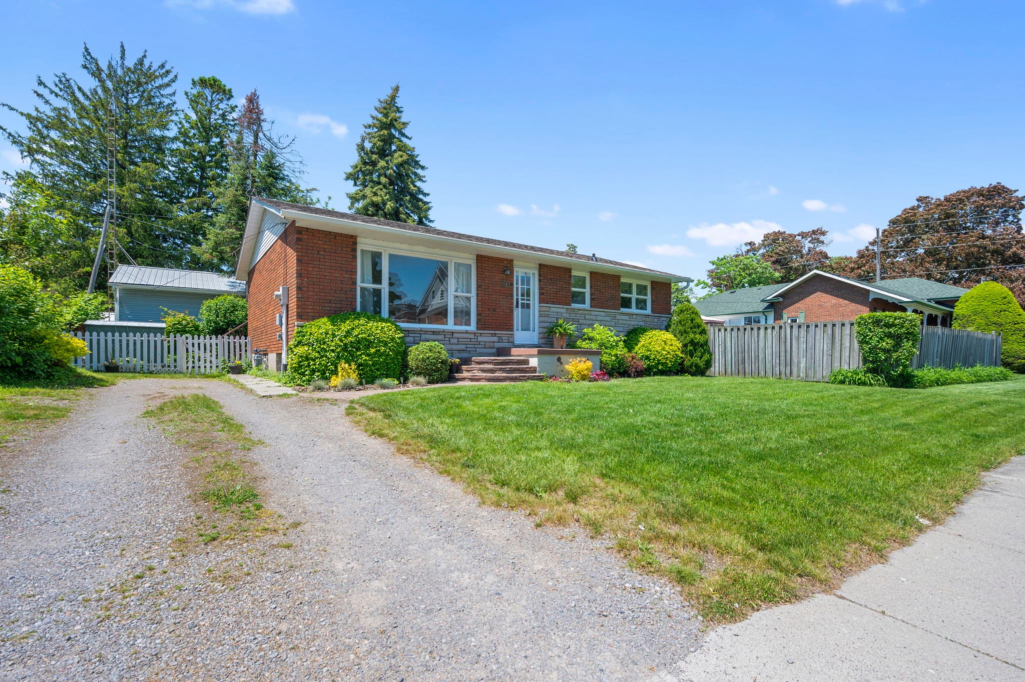 20 Ontario St Bowmanville, ON L1C 2S3