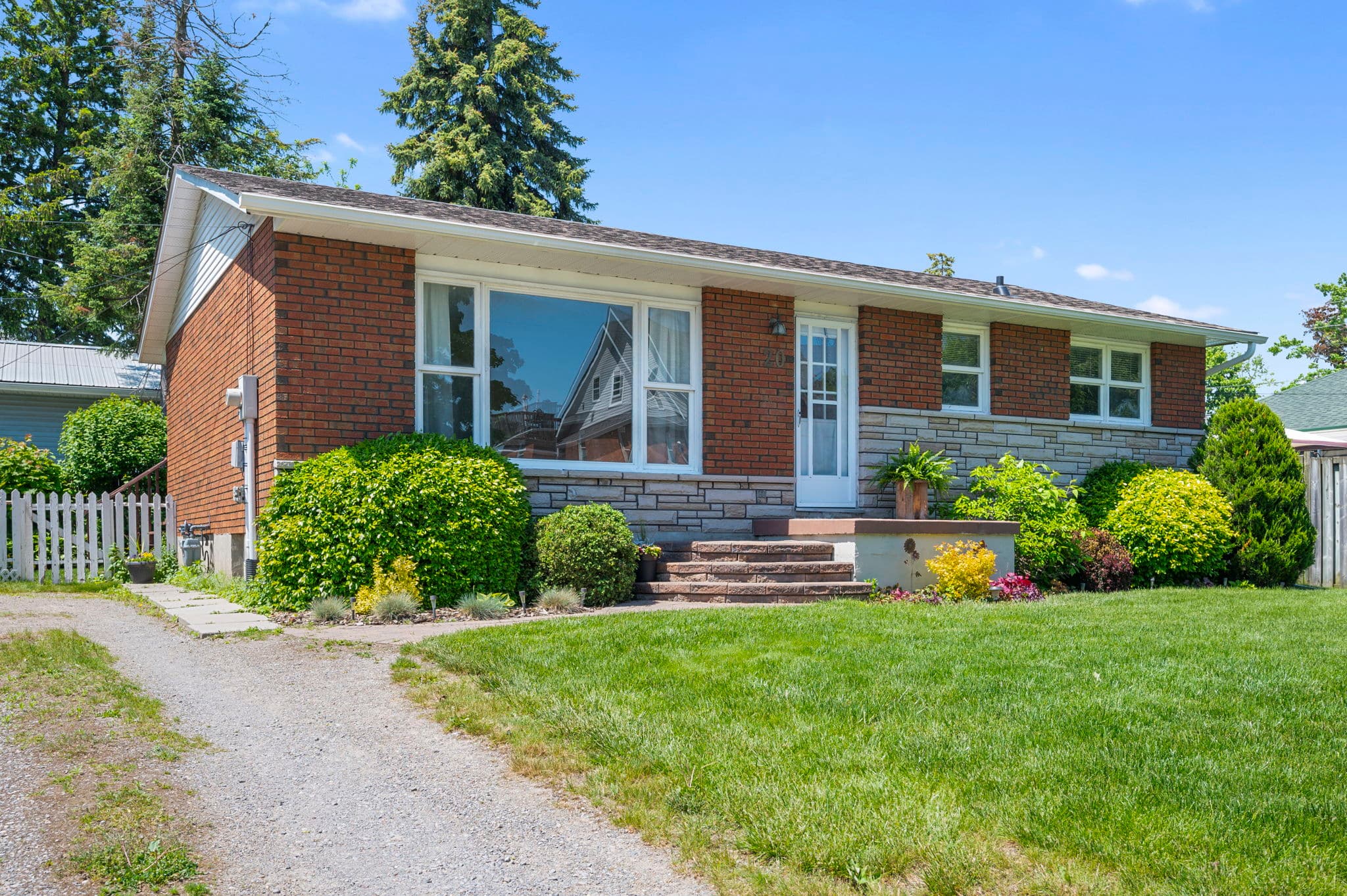 20 Ontario St Bowmanville, ON L1C 2S3
