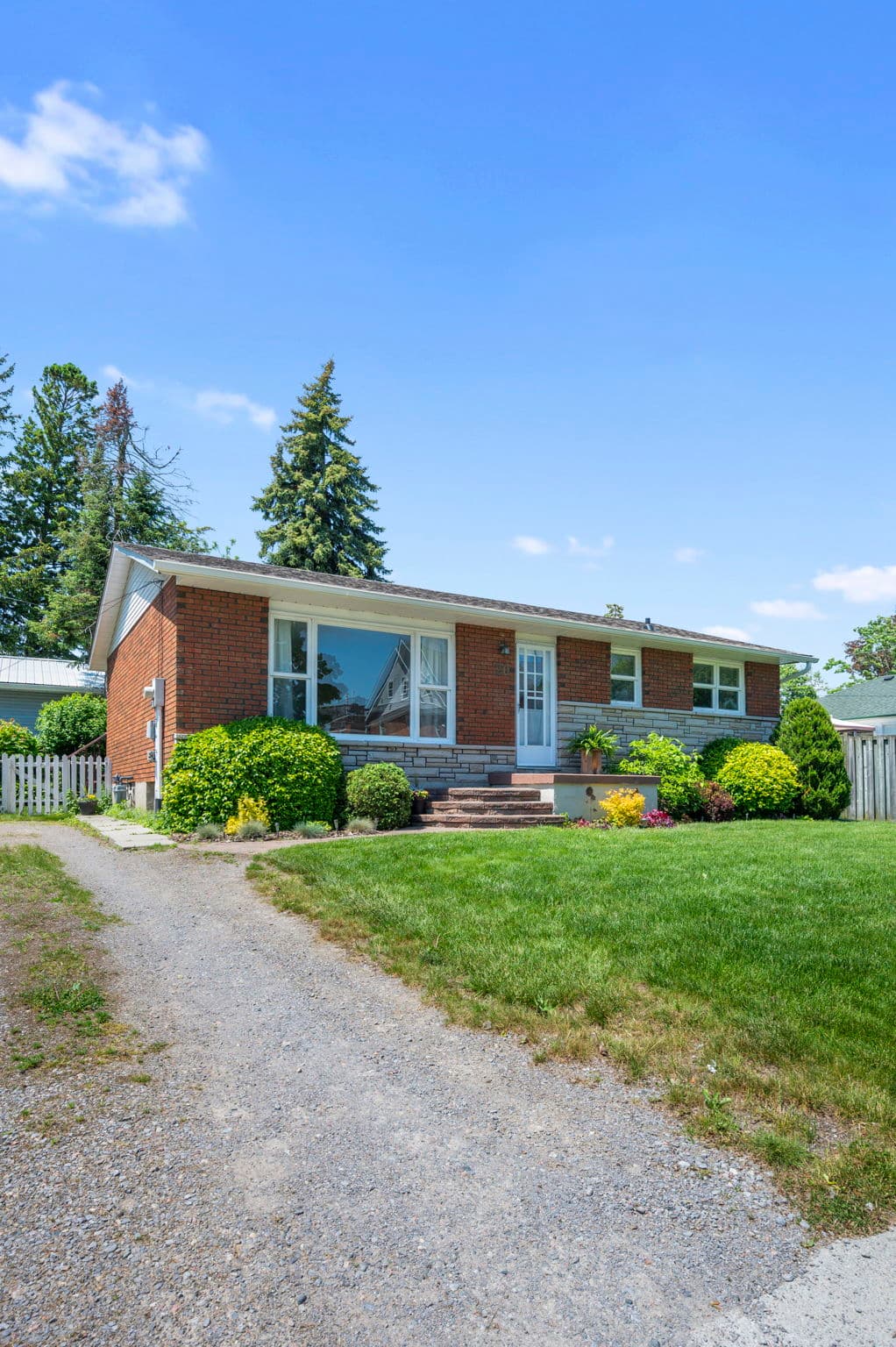 20 Ontario St Bowmanville, ON L1C 2S3