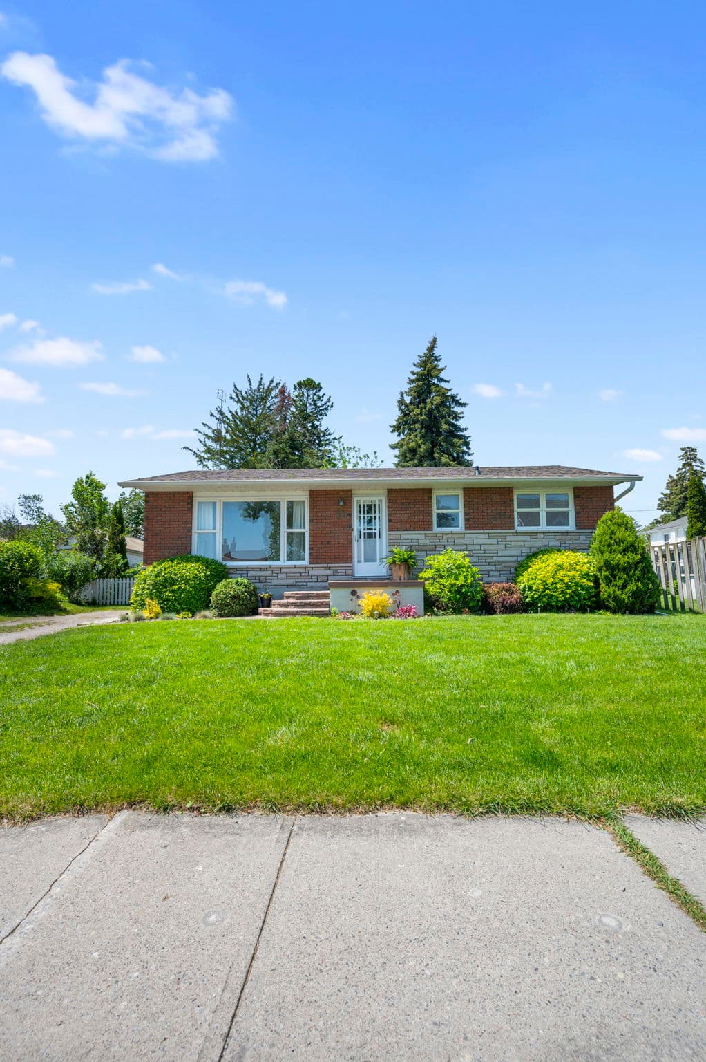 20 Ontario St Bowmanville, ON L1C 2S3