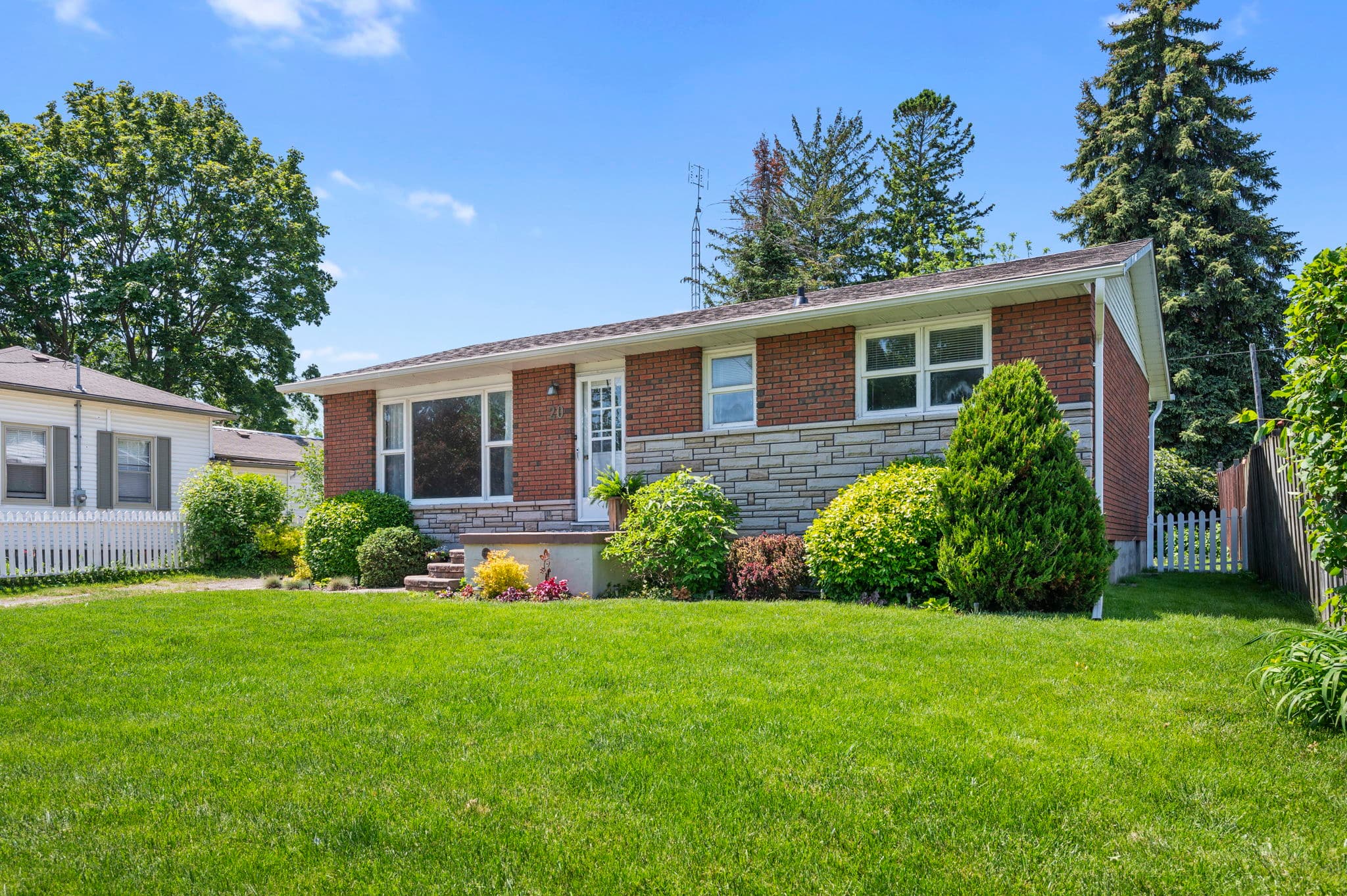 20 Ontario St Bowmanville, ON L1C 2S3