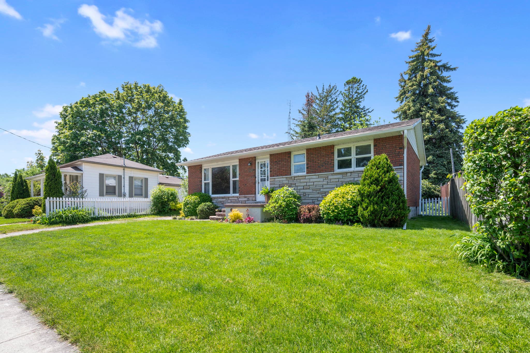 20 Ontario St Bowmanville, ON L1C 2S3