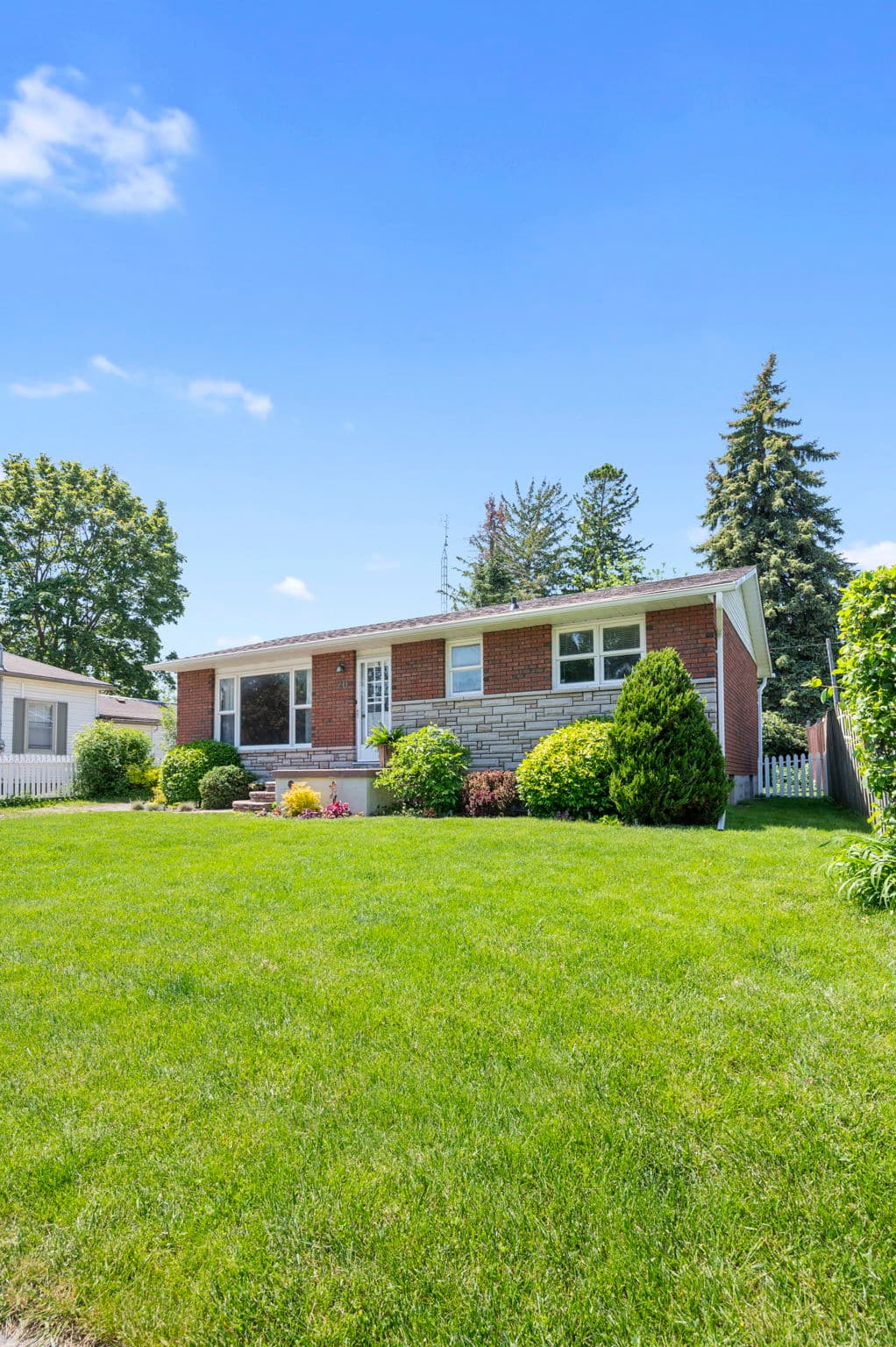 20 Ontario St Bowmanville, ON L1C 2S3