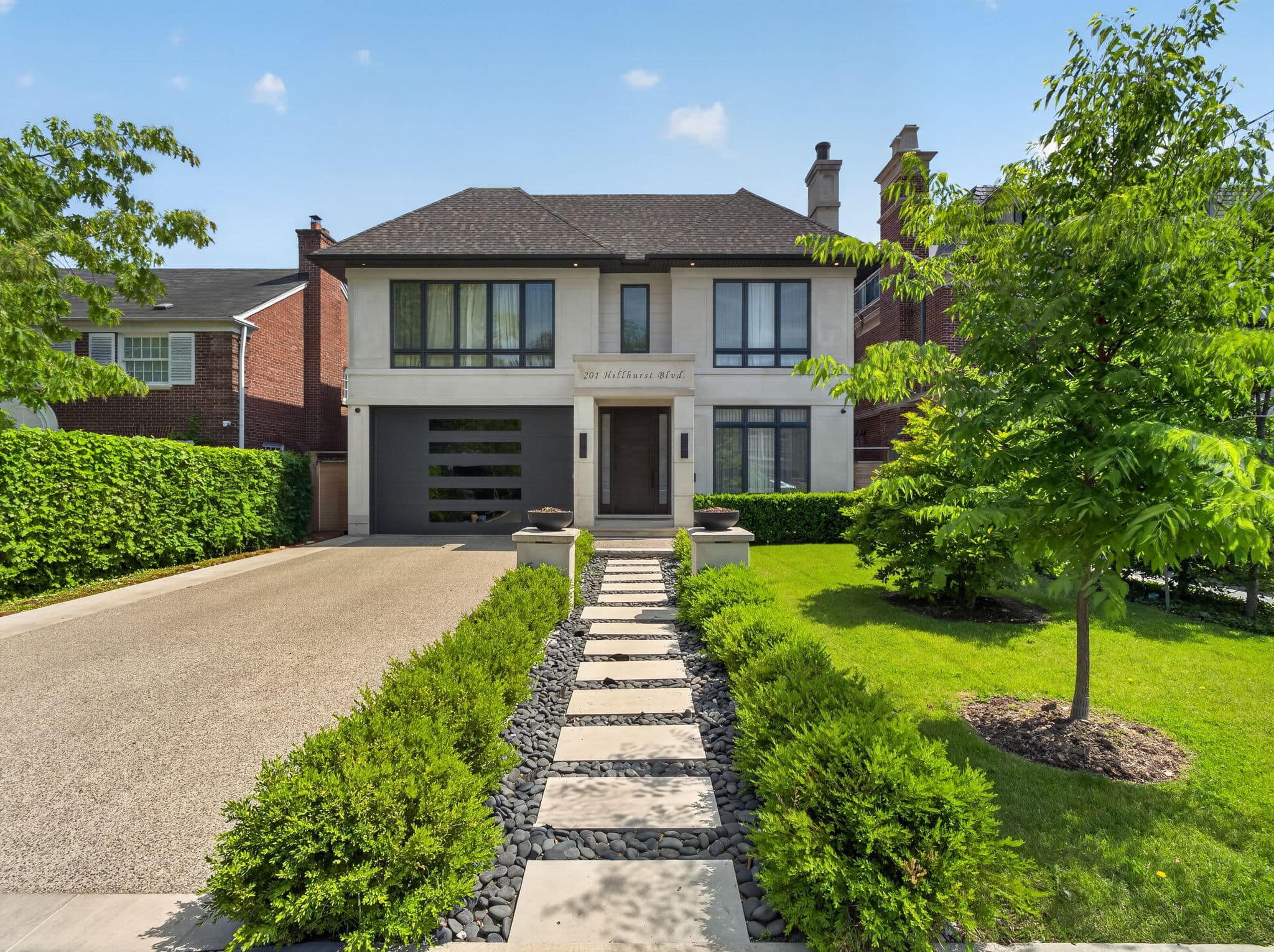 201 Hillhurst Blvd Toronto, ON M5N 1P3