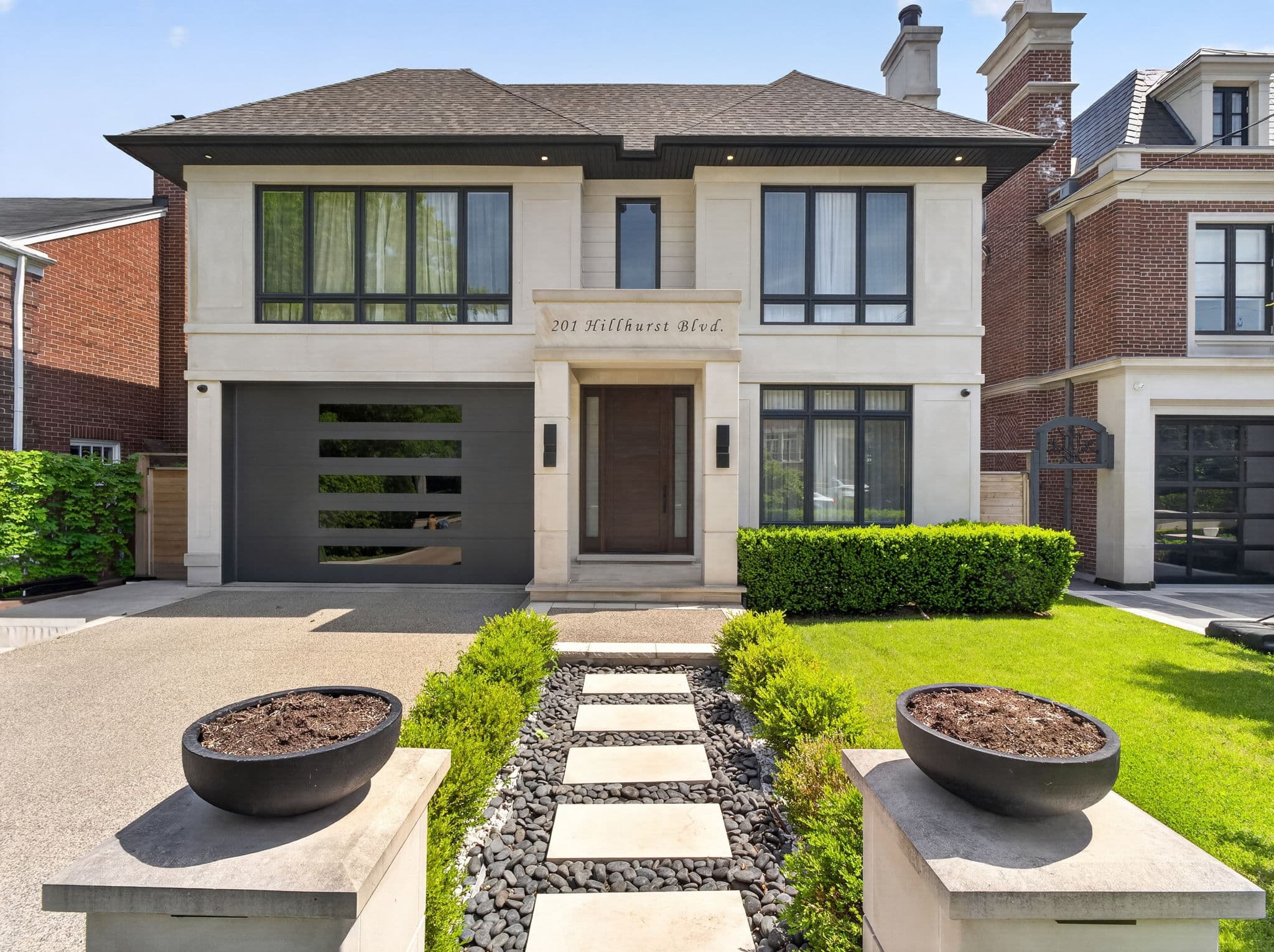 201 Hillhurst Blvd Toronto, ON M5N 1P3