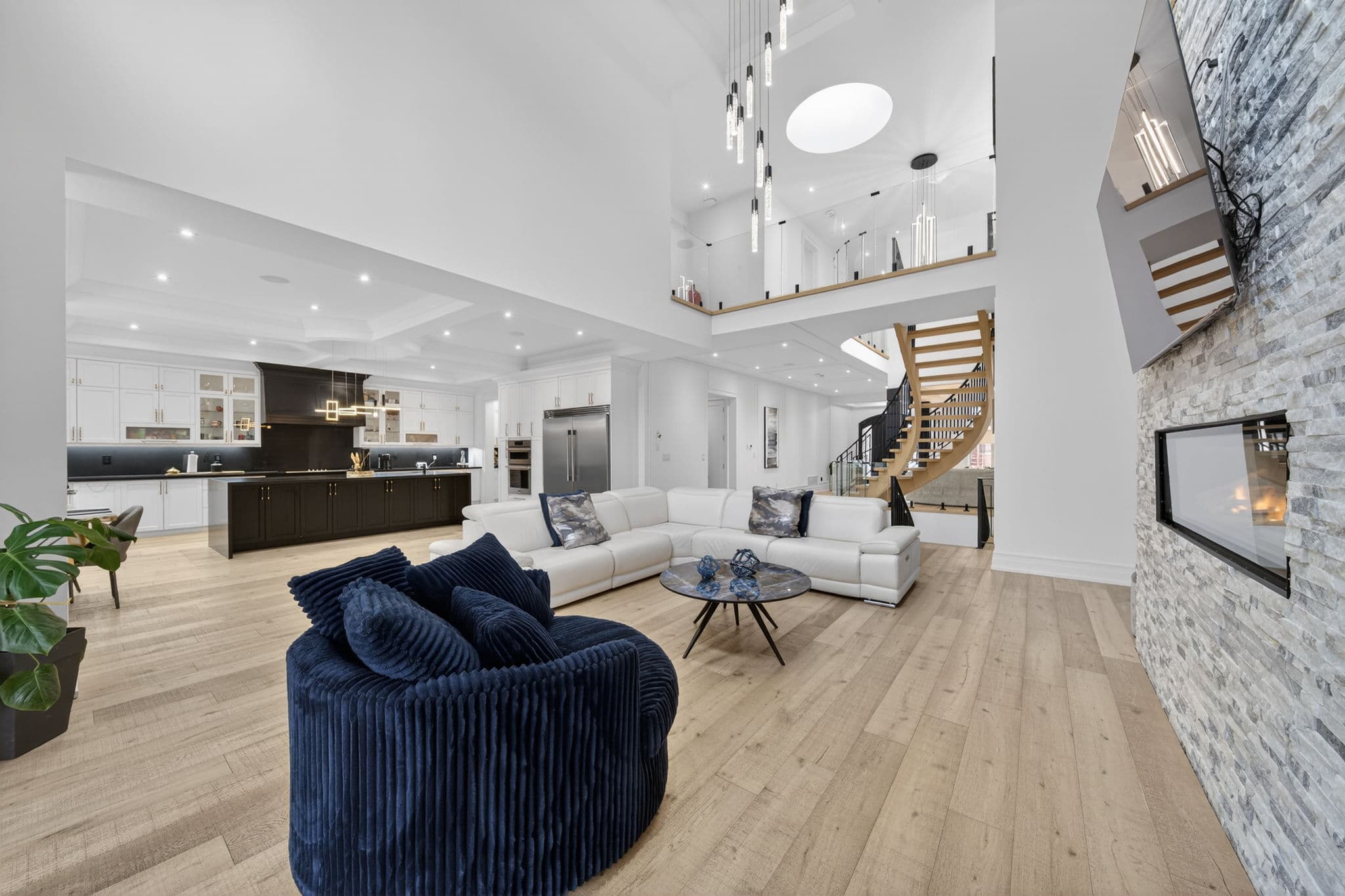 2019 Lilac Dr Innisfil, ON L9S 1Y9