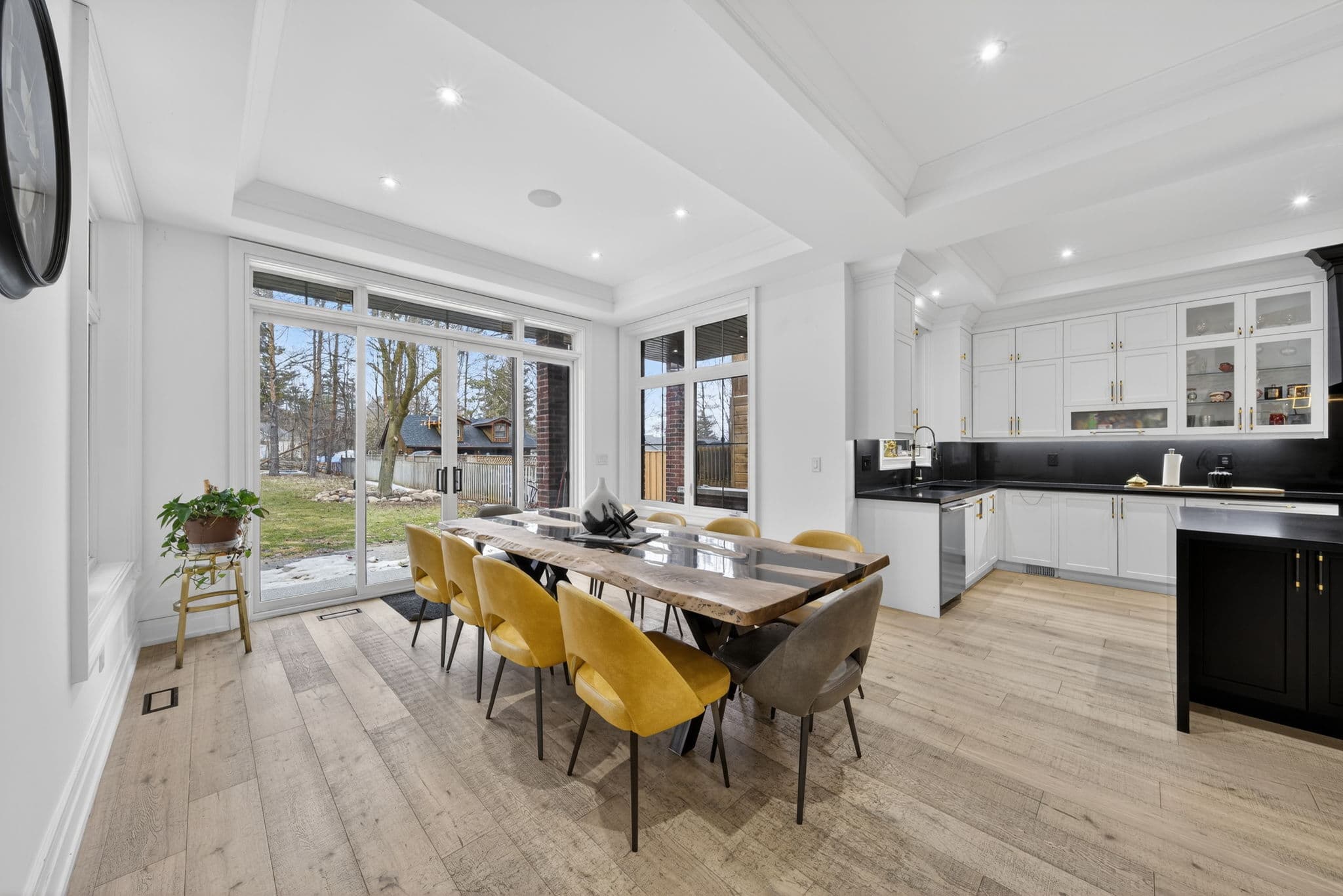 2019 Lilac Dr Innisfil, ON L9S 1Y9
