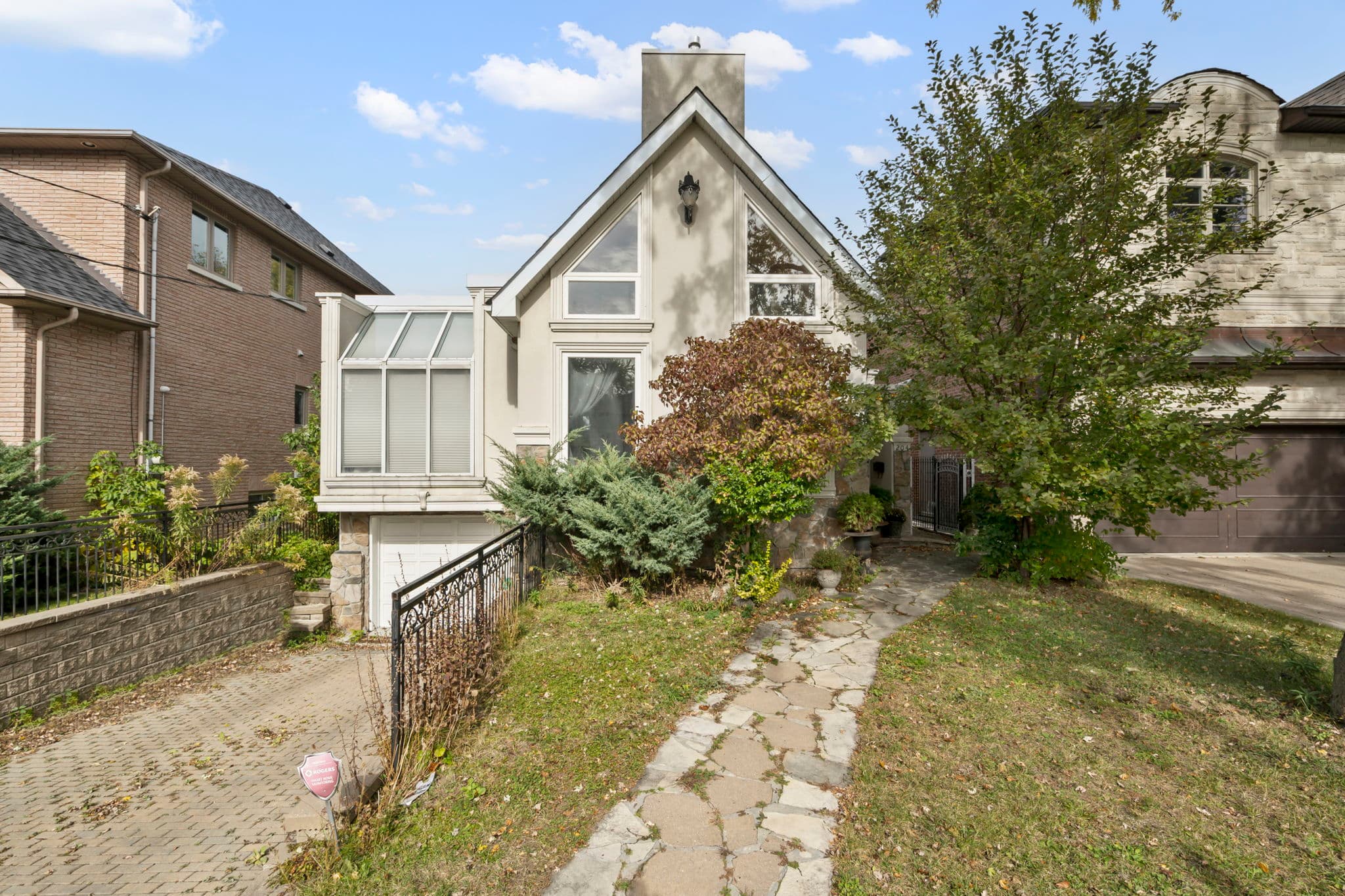 204 Holmes Ave Toronto, ON M2N 4N1