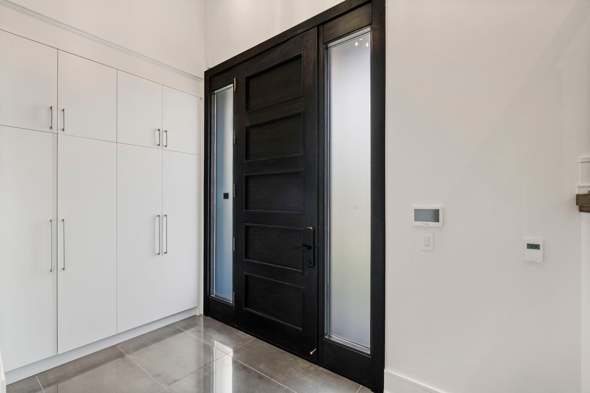 207 Burndale Ave Toronto, ON M2N 1T4