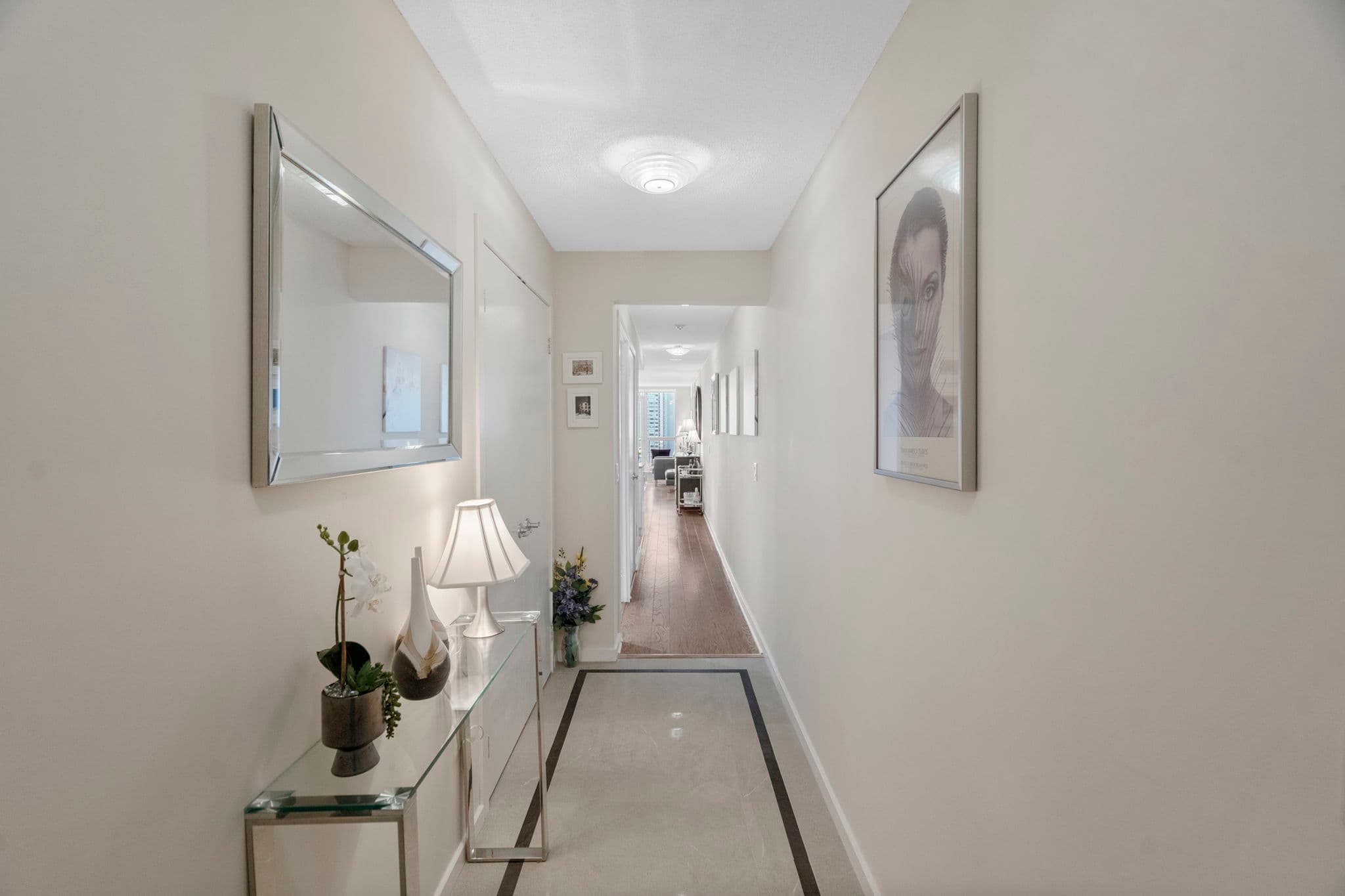 208 Queens Quay W Unit 1202 Toronto, ON M5J 2Y5