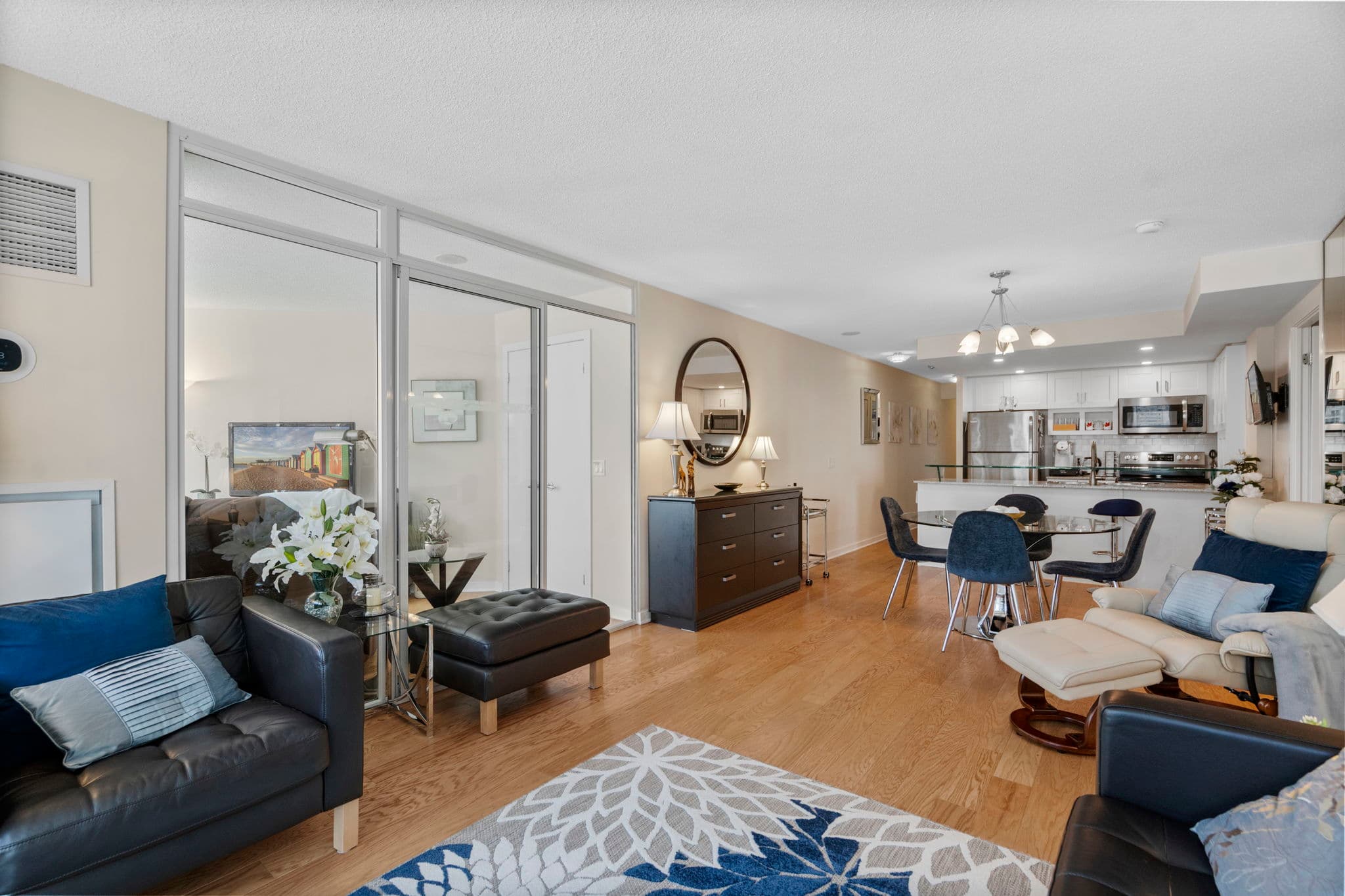 208 Queens Quay W Unit 1202 Toronto, ON M5J 2Y5