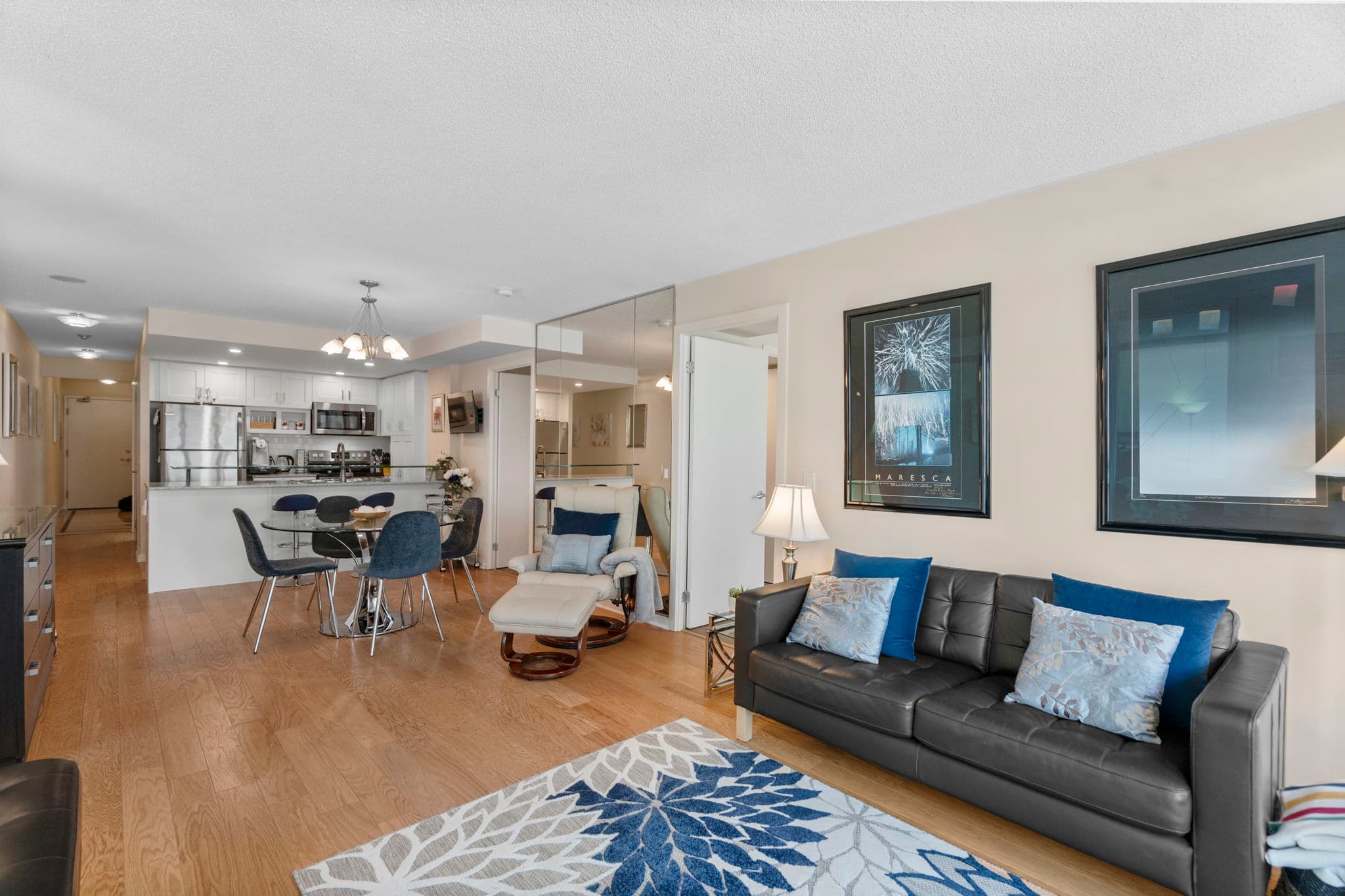 208 Queens Quay W Unit 1202 Toronto, ON M5J 2Y5