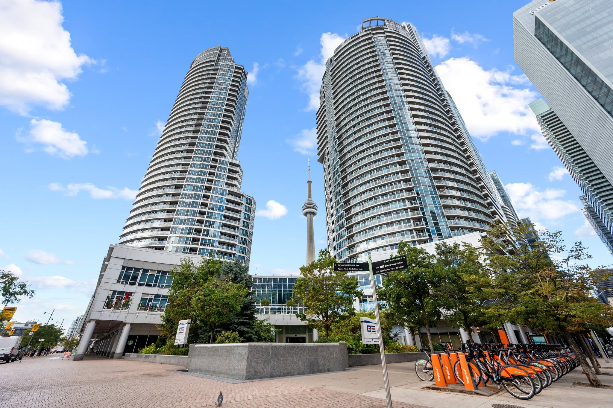 208 Queens Quay W Unit 3512 Toronto, ON M5J 2Y5