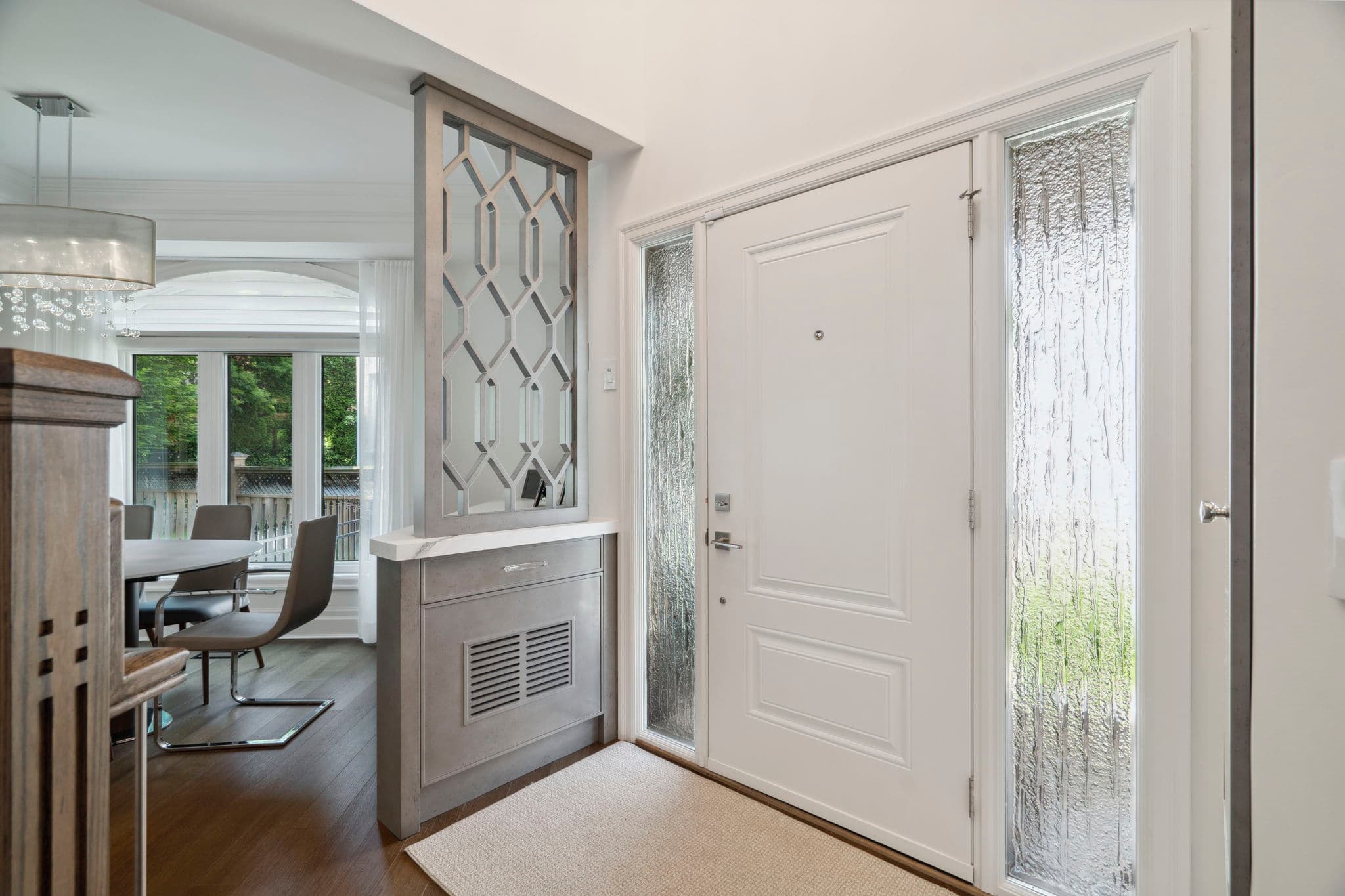 2092 Pinevalley Crescent Oakville, ON L6H 6L8