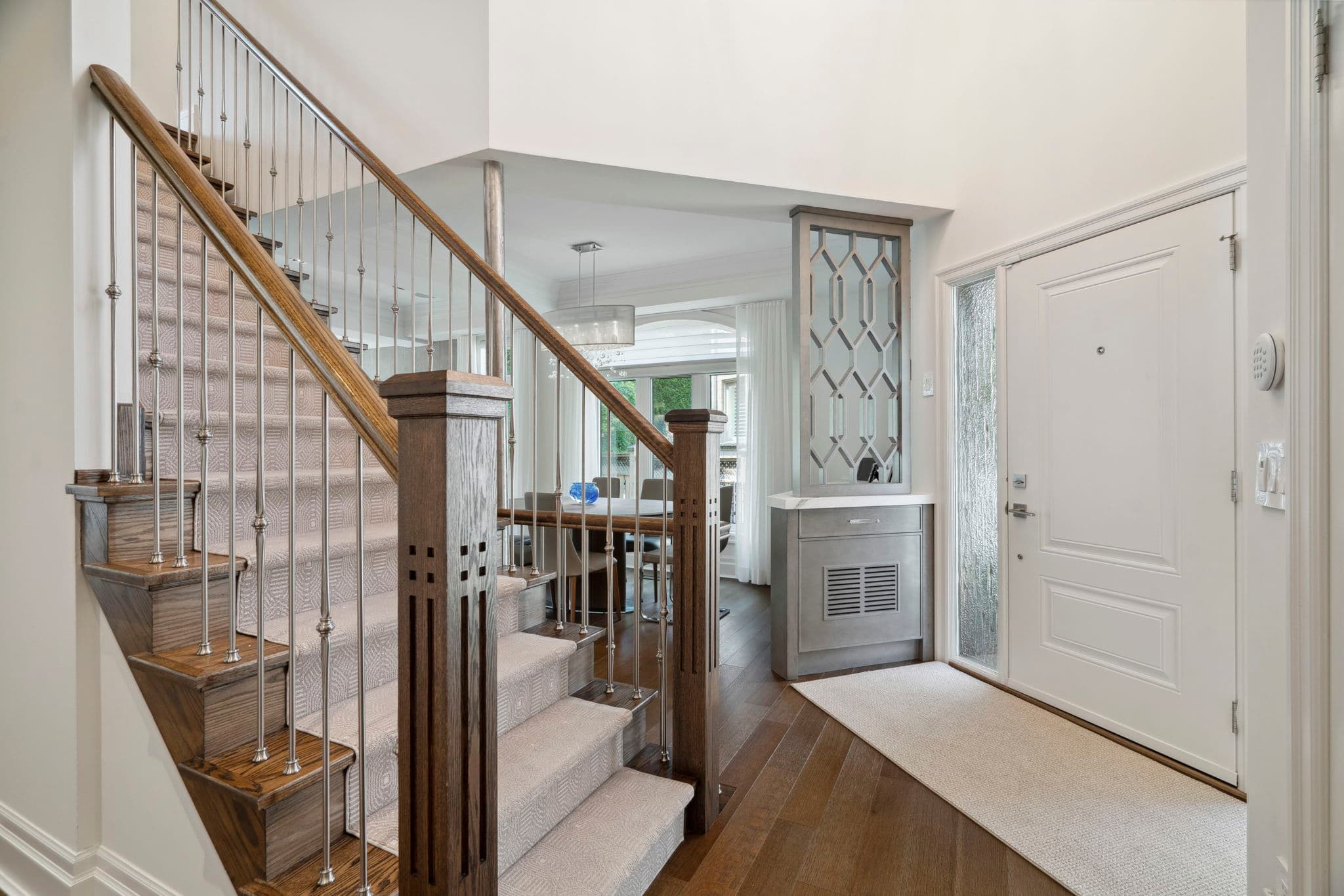 2092 Pinevalley Crescent Oakville, ON L6H 6L8