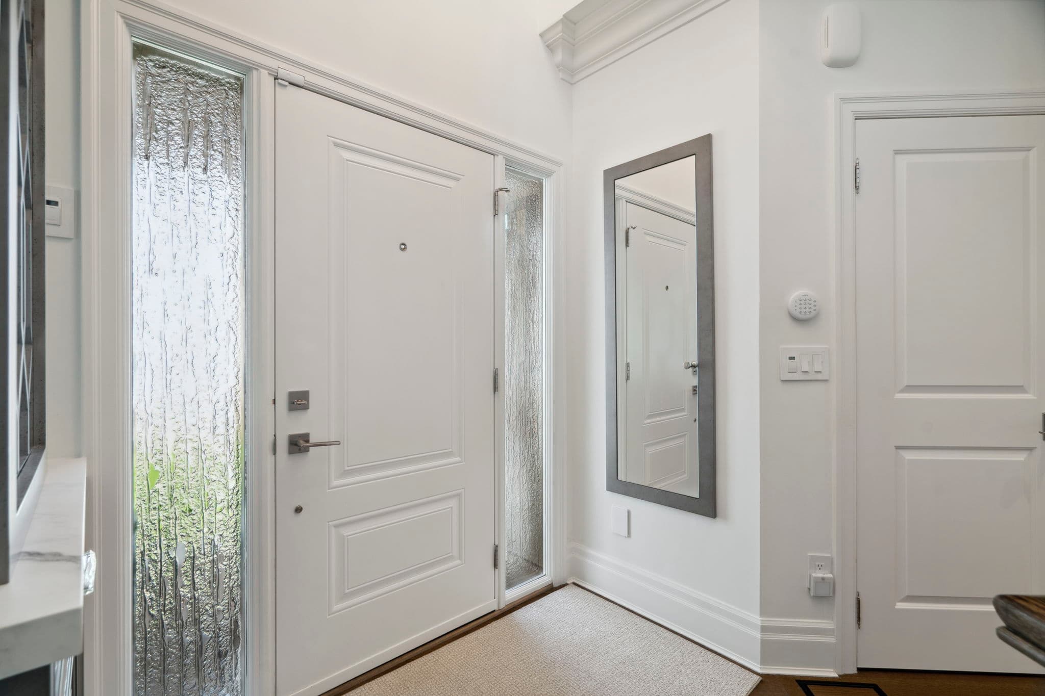 2092 Pinevalley Crescent Oakville, ON L6H 6L8