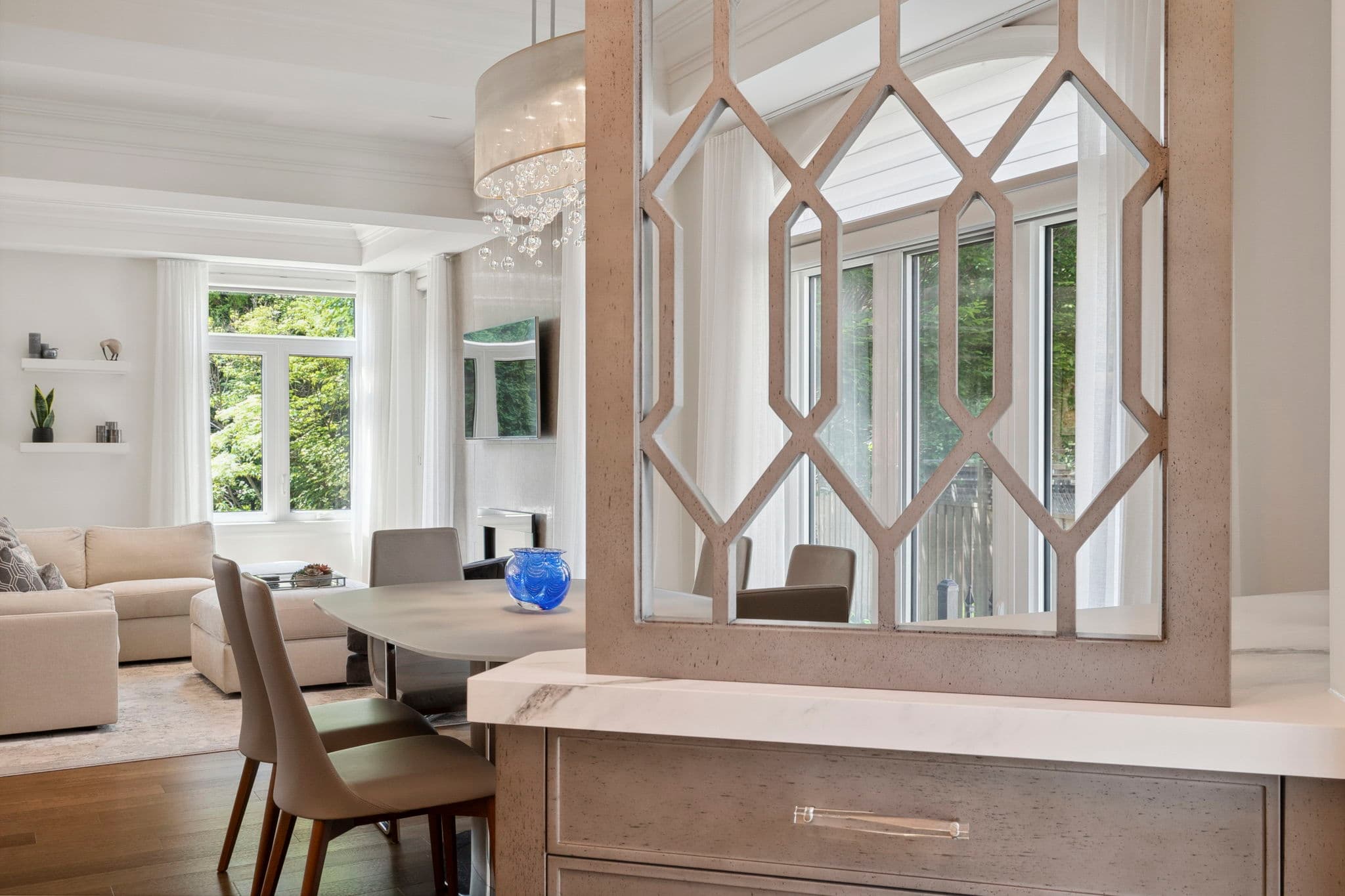 2092 Pinevalley Crescent Oakville, ON L6H 6L8