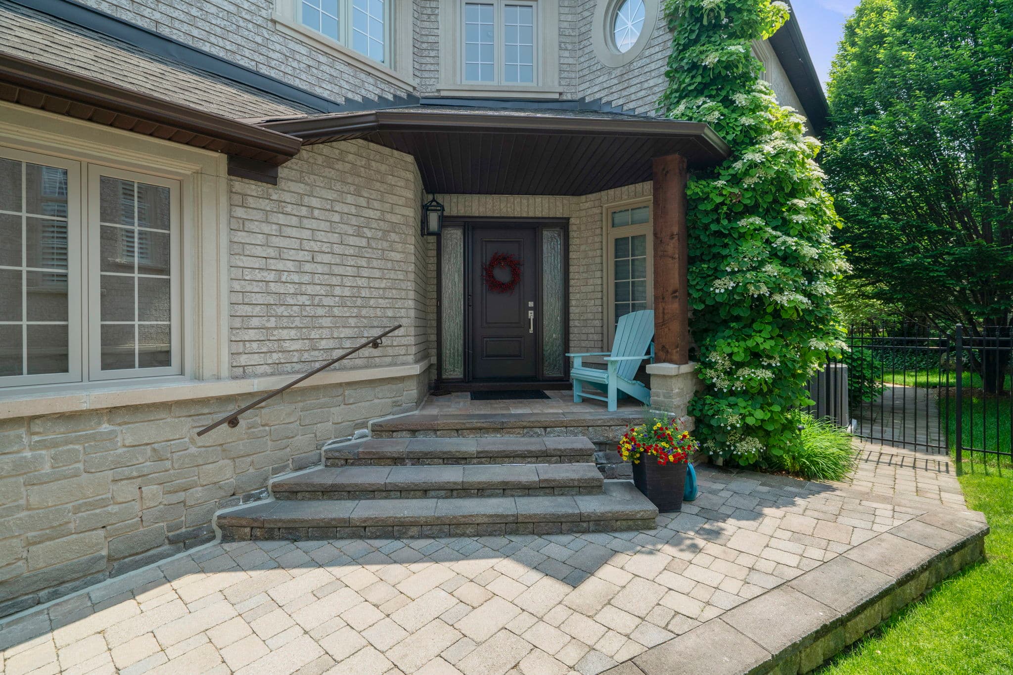 2092 Pinevalley Crescent Oakville, ON L6H 6L8