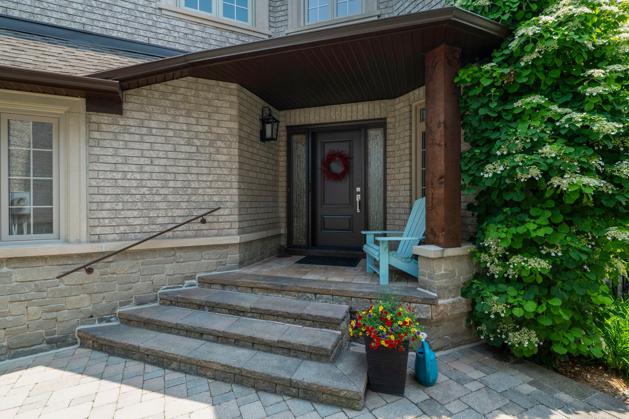 2092 Pinevalley Crescent Oakville, ON L6H 6L8