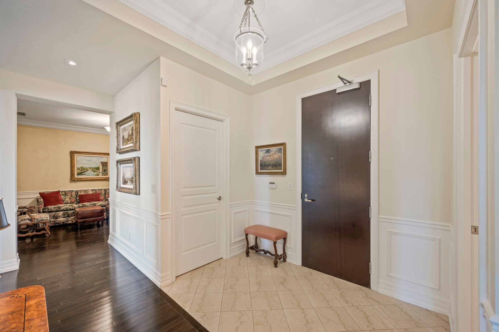 21 Burkebrook Pl Unit 407 Toronto, ON M4G 0A2