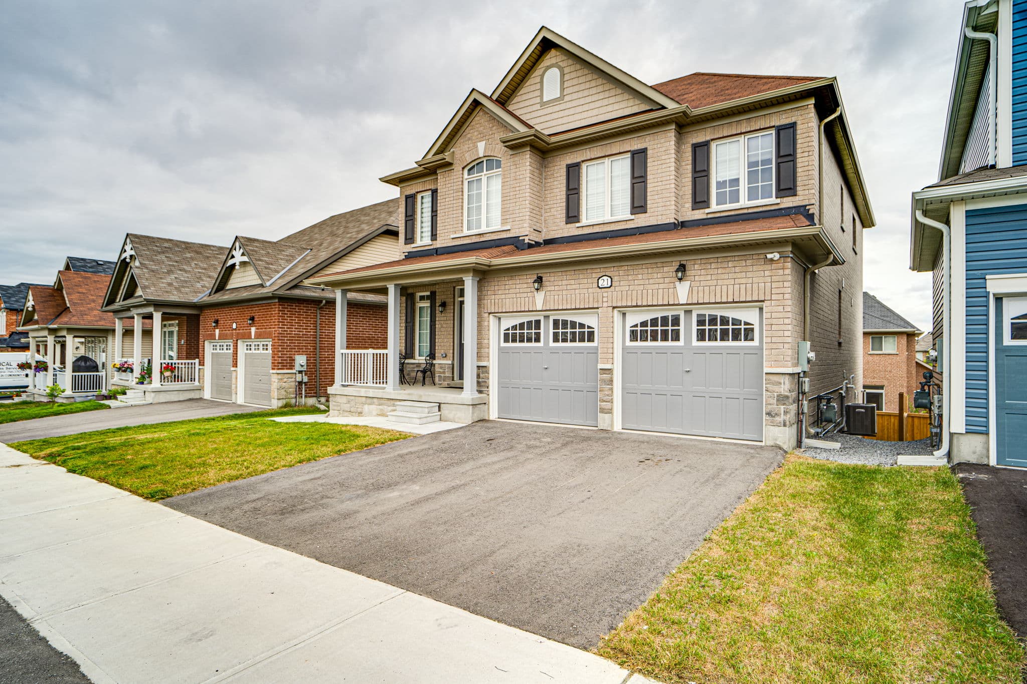 21 Conchita St Georgina, ON L4P 0C4