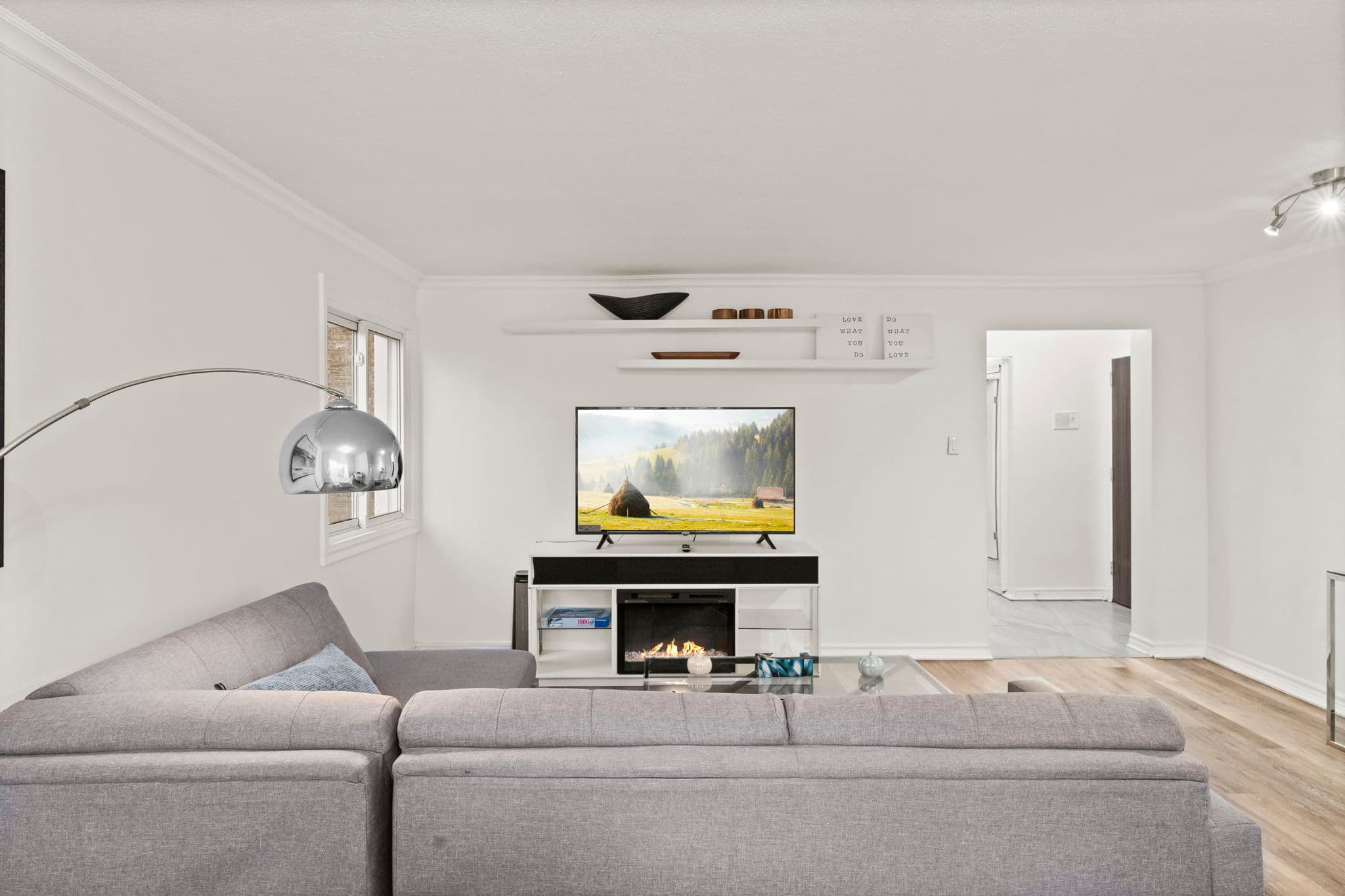 21 Elizabeth St S Richmond Hill, ON L4C 3V5