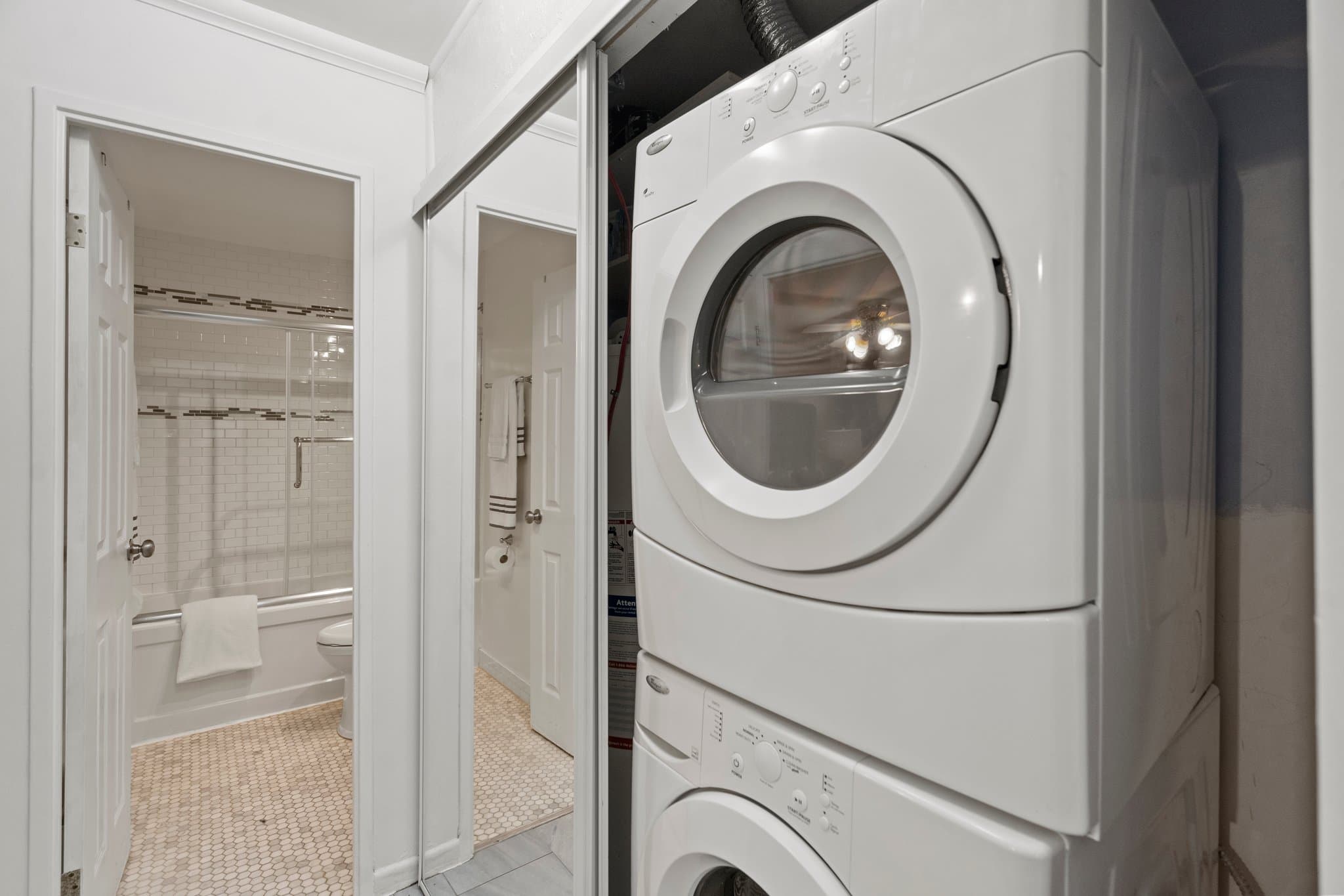 21 Elizabeth St S Unit 206 Richmond Hill, ON L4C 3V5