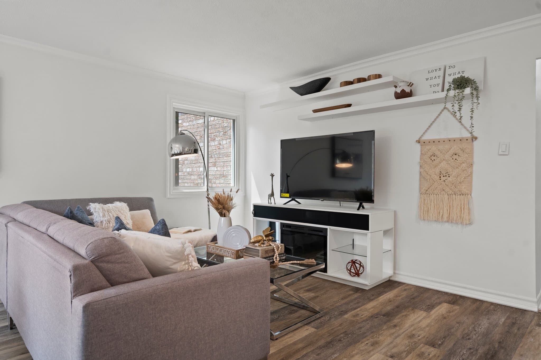 21 Elizabeth St S Unit 206 Richmond Hill, ON L4C 3V5