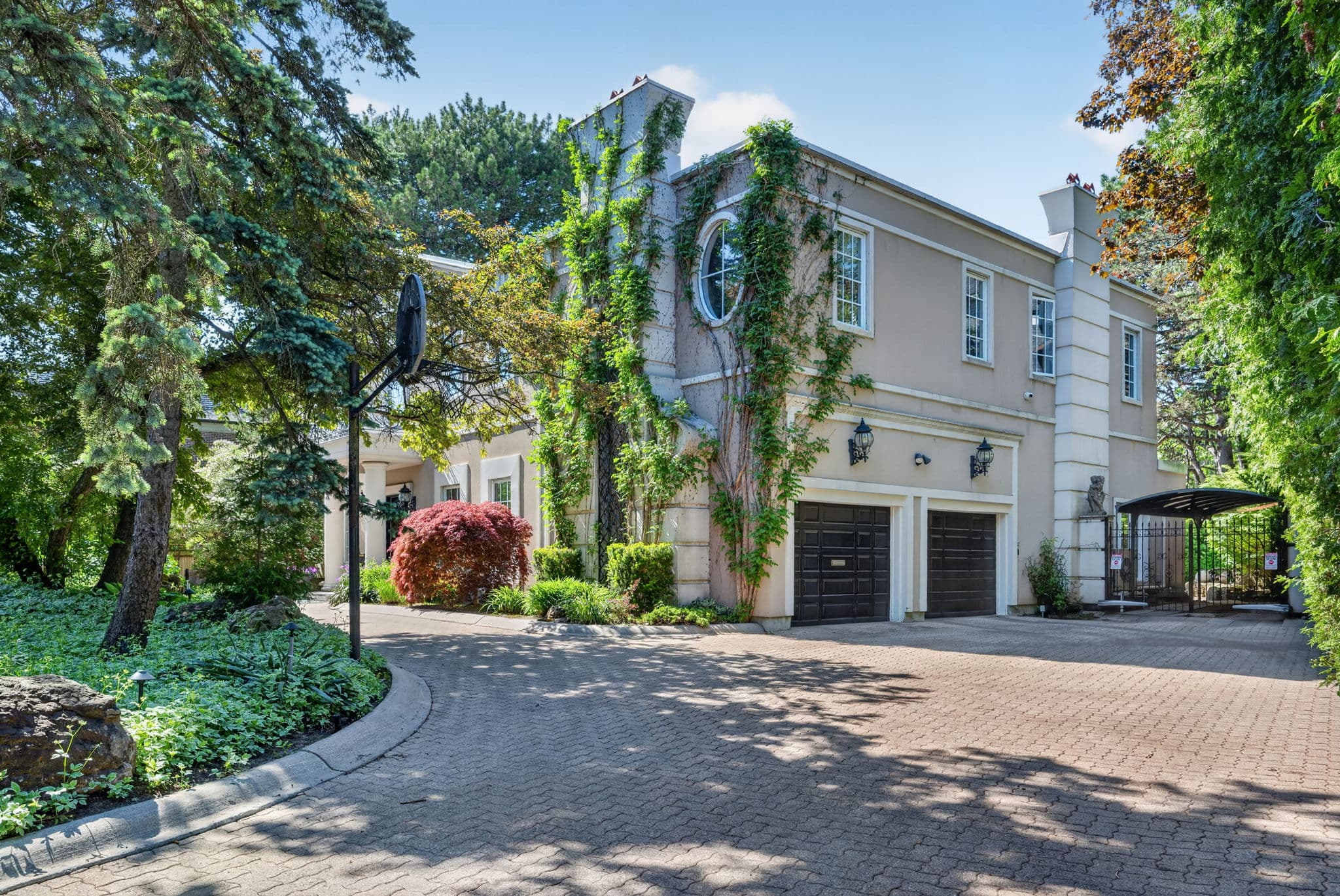 21 Fifeshire Rd Toronto, ON M2L 2G4
