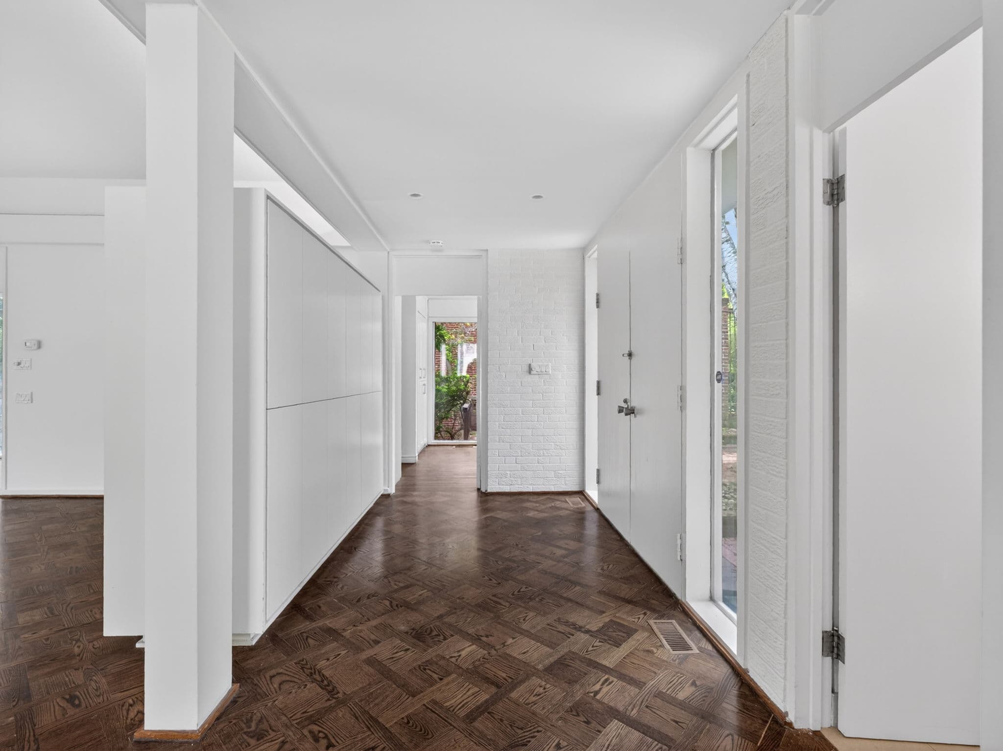 21 Tudor Gate Toronto, ON M2L 1N3
