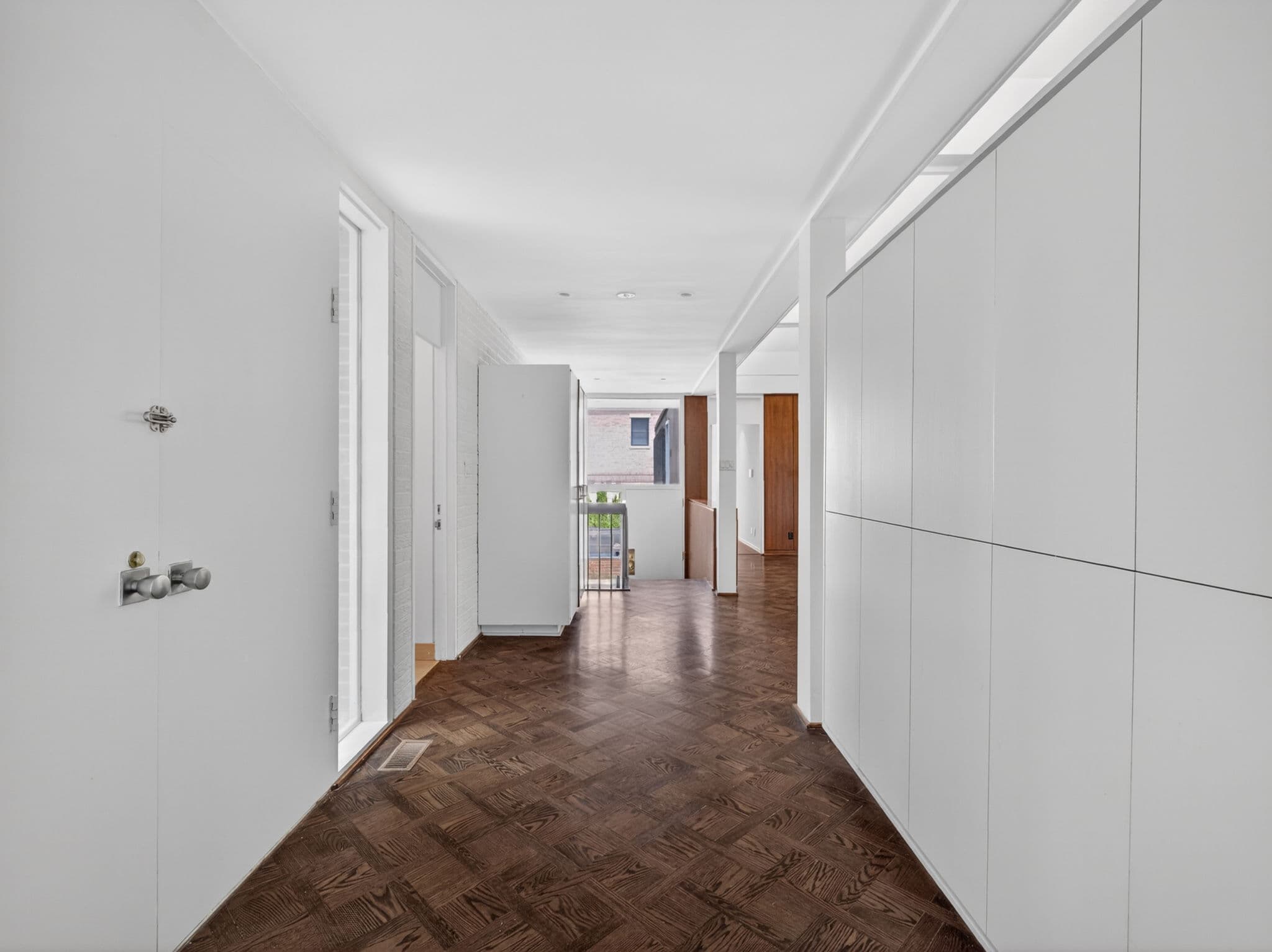 21 Tudor Gate Toronto, ON M2L 1N3