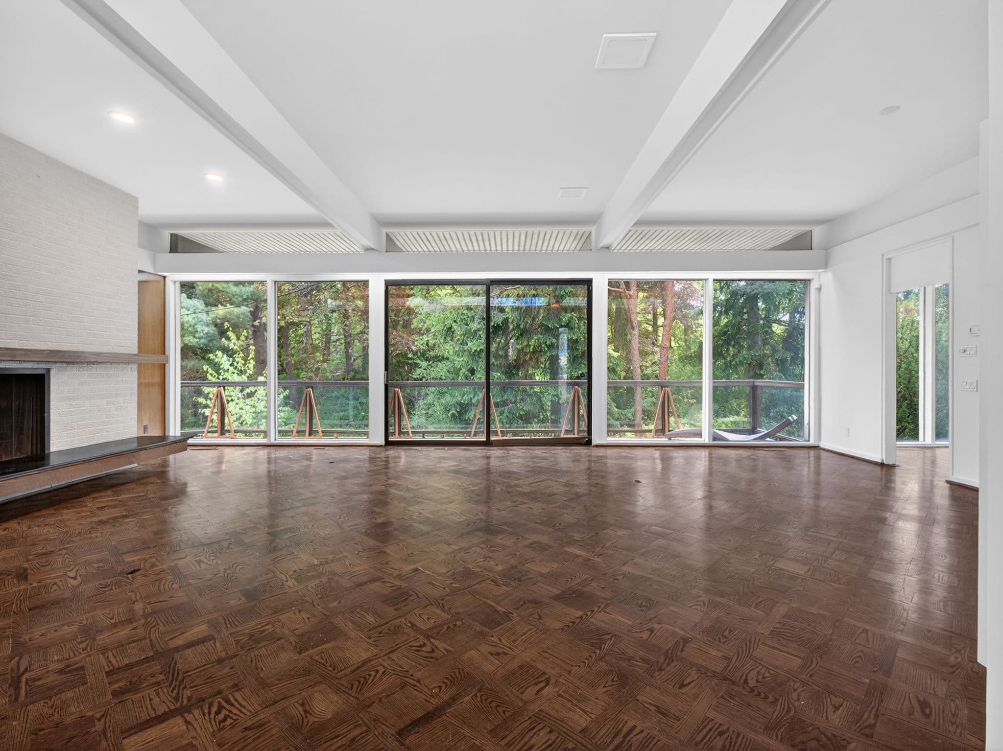 21 Tudor Gate Toronto, ON M2L 1N3