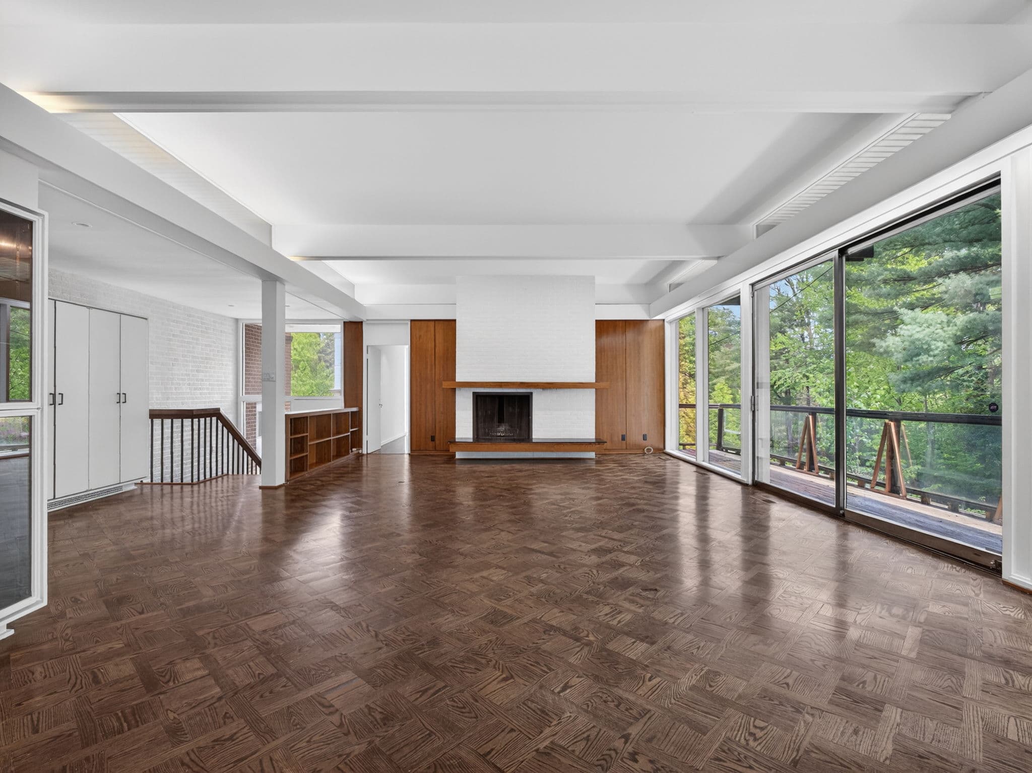 21 Tudor Gate Toronto, ON M2L 1N3